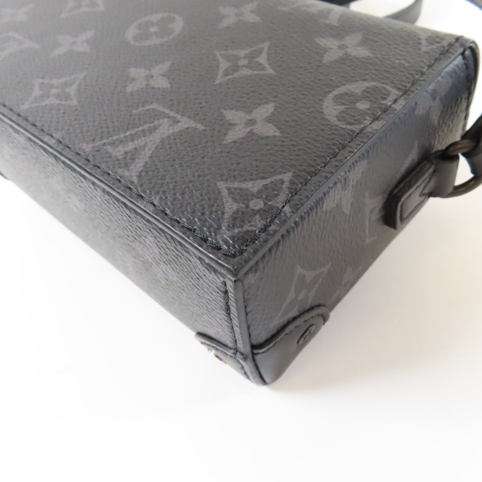 LOUIS VUITTON Monogram Eclipse Steamer Wearable Wallet黑扣肩背袋黑色