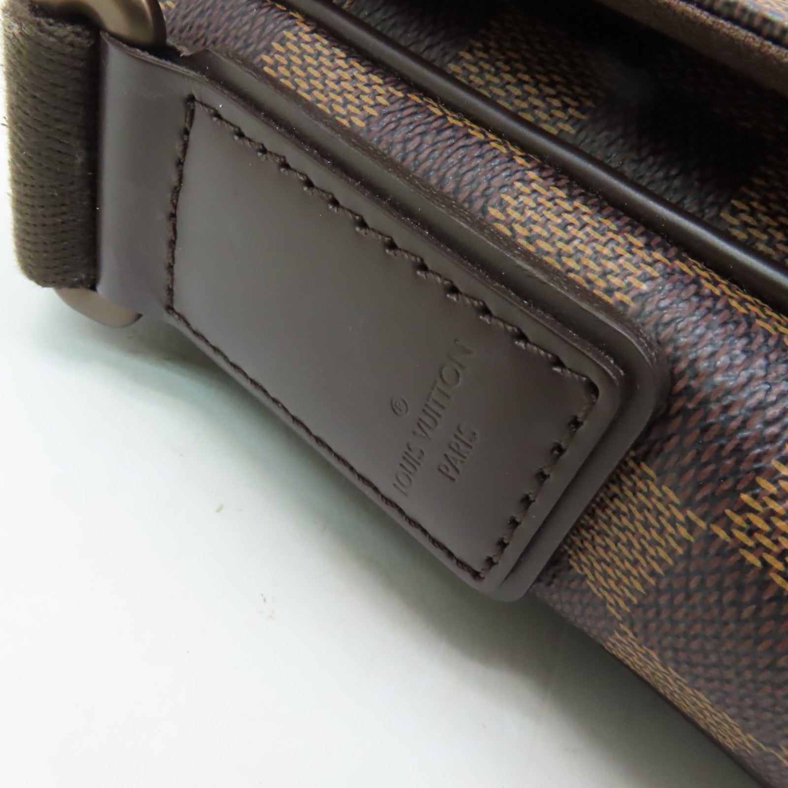 LOUIS VUITTON Damier District PM肩背袋啡色