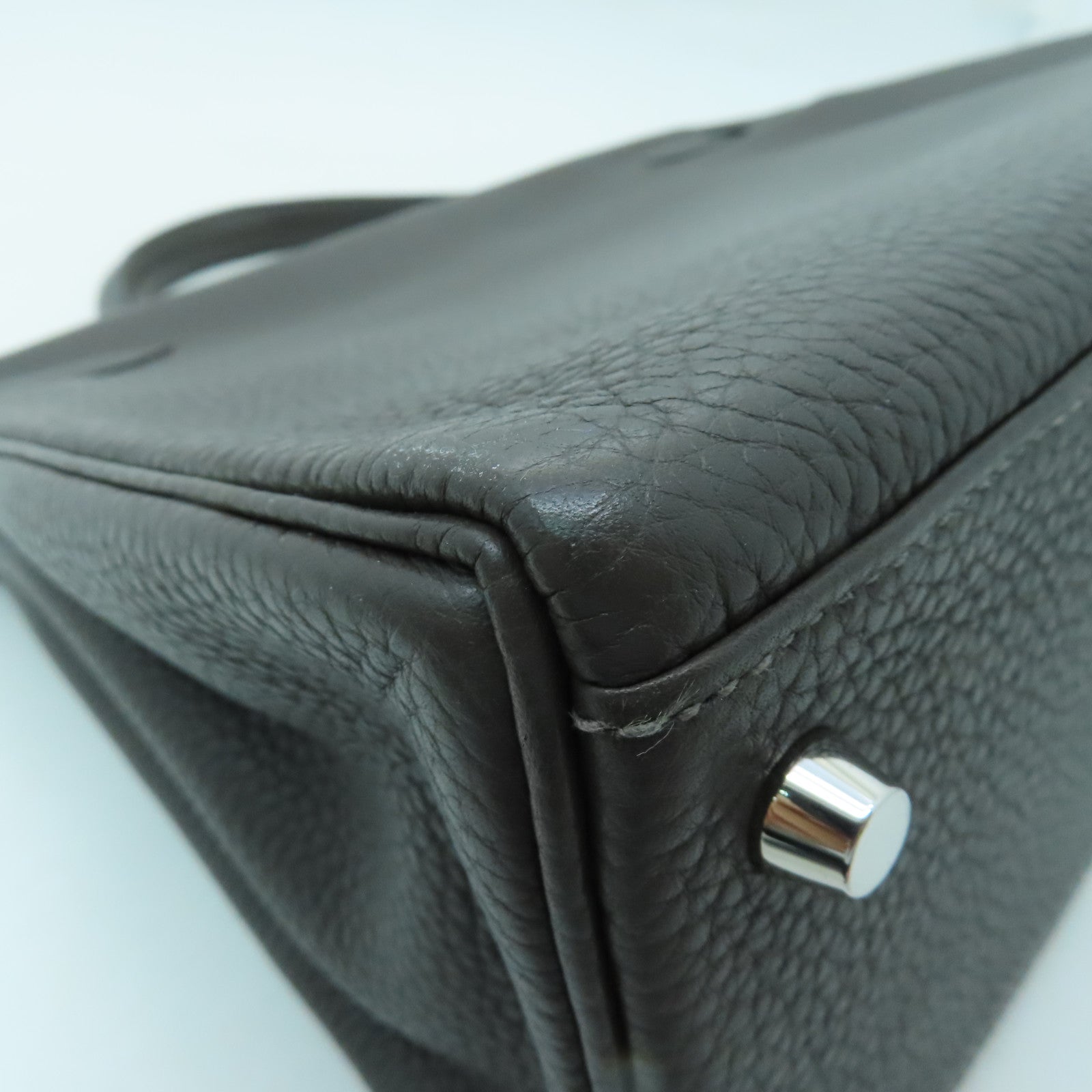 HERMES Clemence皮革Kelly 32银扣手挽袋灰色