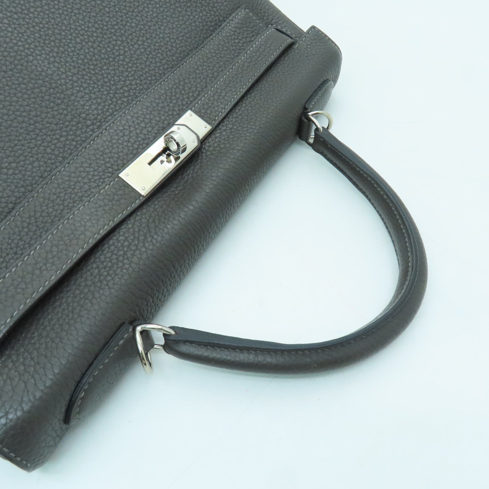 HERMES Clemence皮革Kelly 32银扣手挽袋灰色