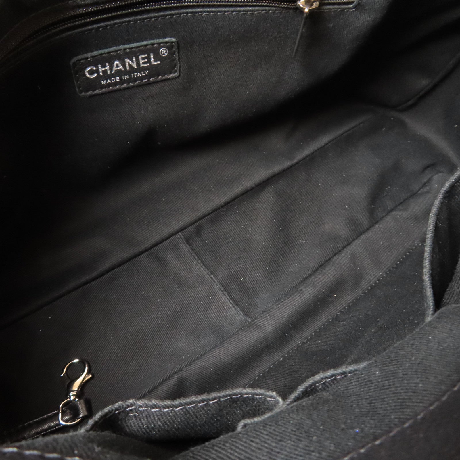 CHANEL 菱格Caviar皮革Chain Shoulder銀扣肩背袋黑色
