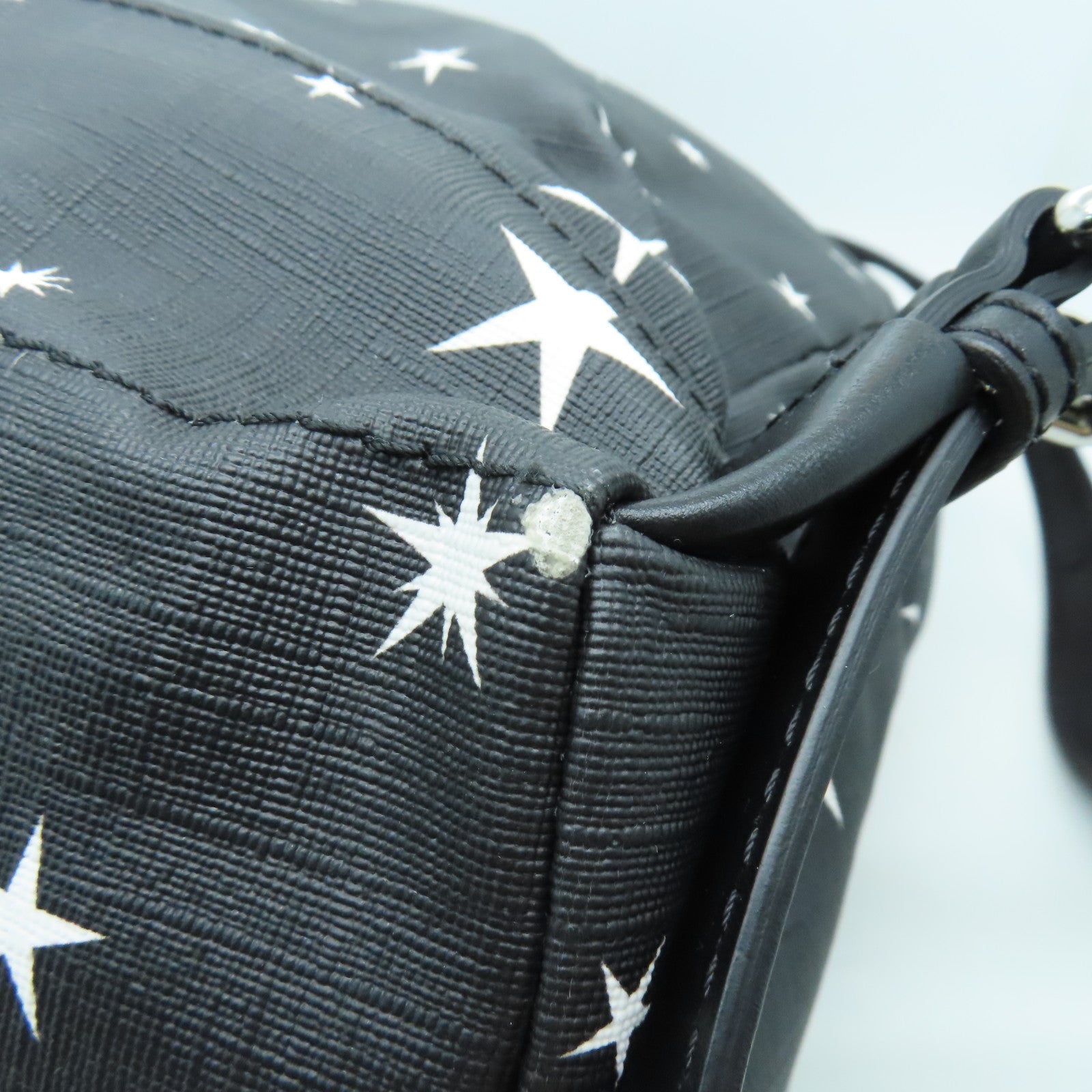 MOSCHINO 塗層帆布Backpack銀扣背包黑色