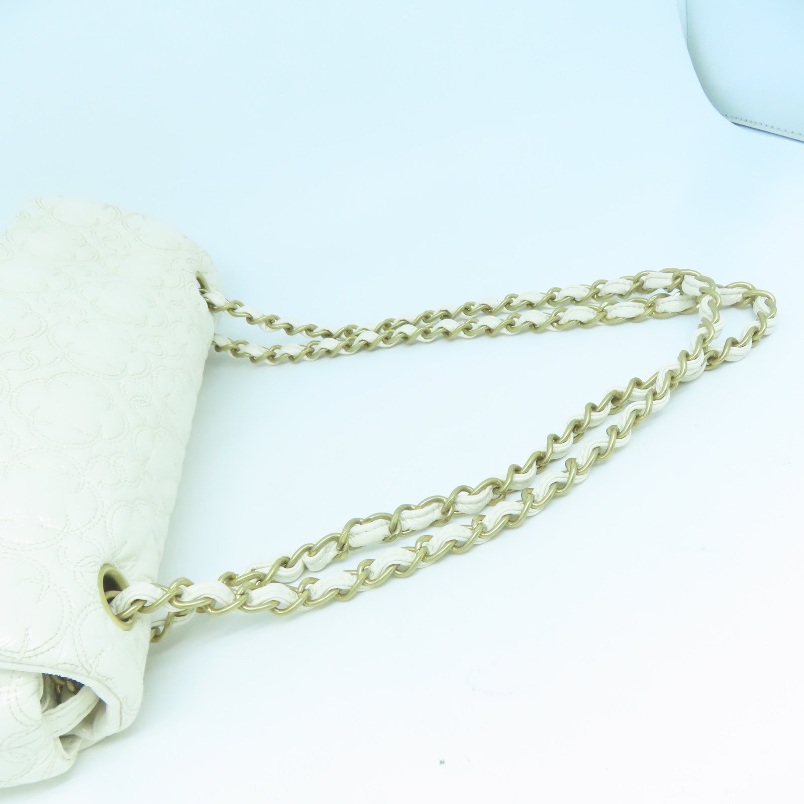 CHANEL 漆皮皮革Chain Shoulder金扣鏈帶肩背袋白色