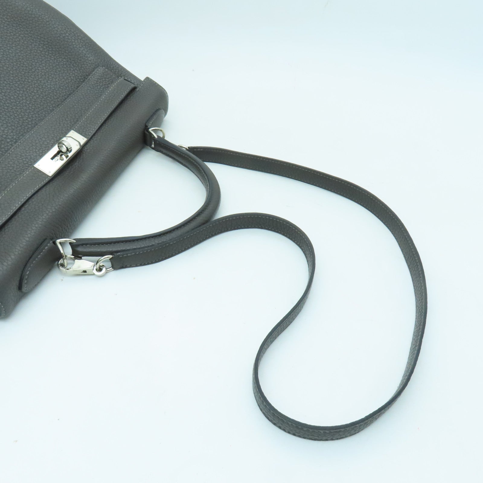 HERMES Clemence皮革Kelly 32银扣手挽袋灰色