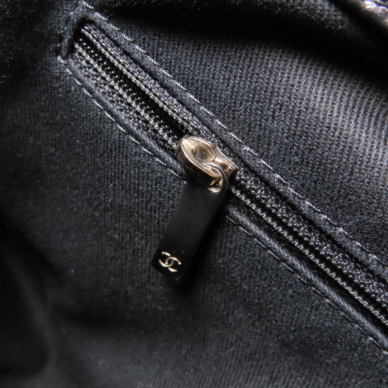 CHANEL 菱格Caviar皮革Chain Shoulder銀扣肩背袋黑色