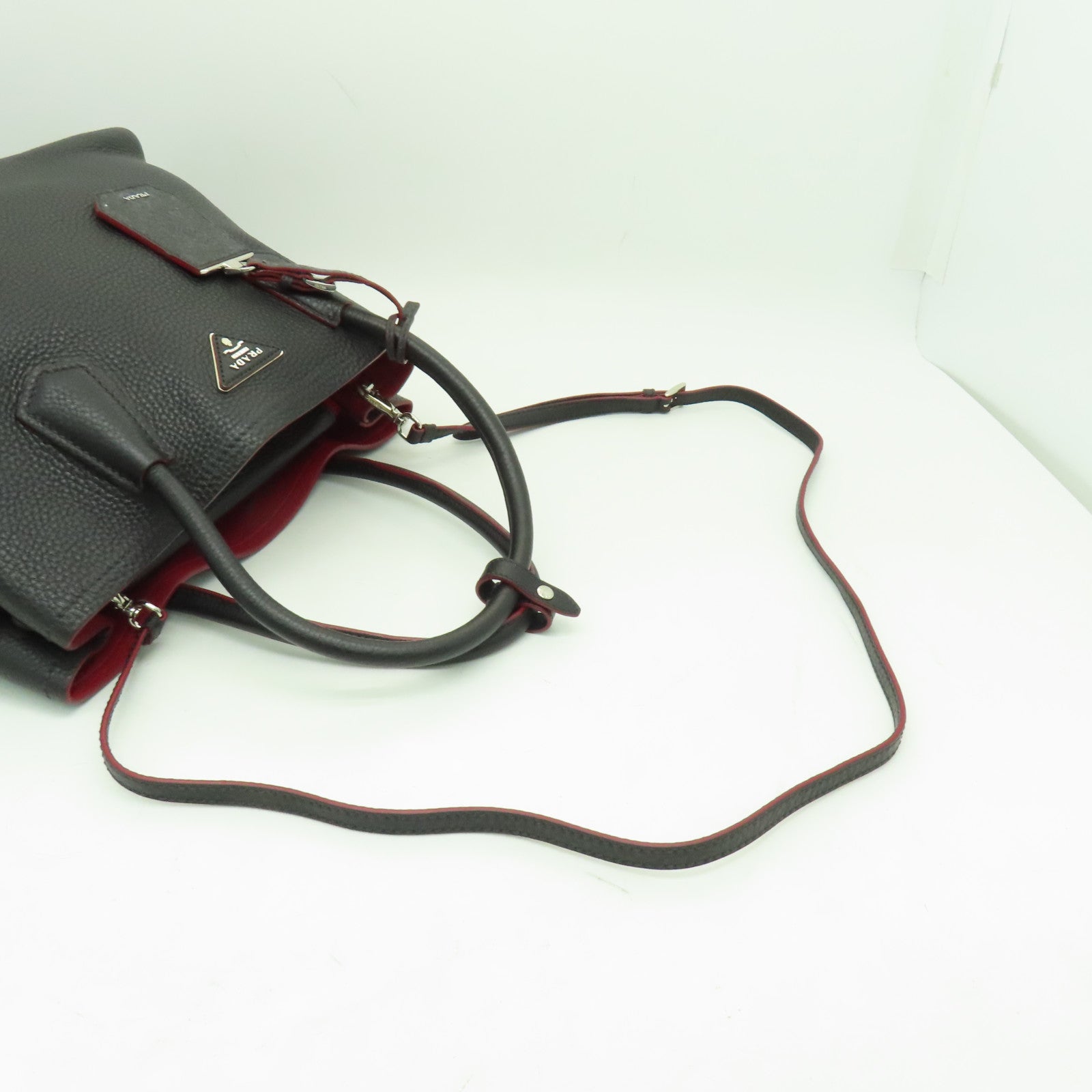 PRADA 【激減優惠】牛皮皮革2way Shoulder Bag銀扣手挽肩背兩用袋黑色