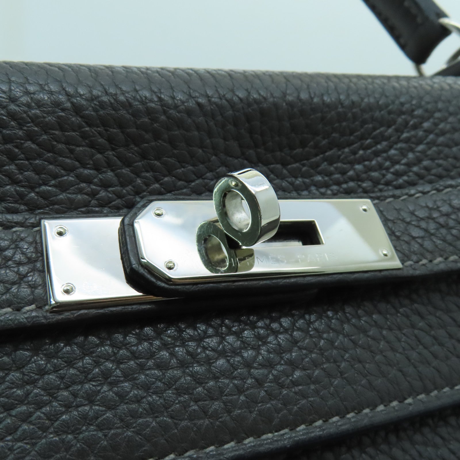 HERMES Clemence皮革Kelly 32银扣手挽袋灰色
