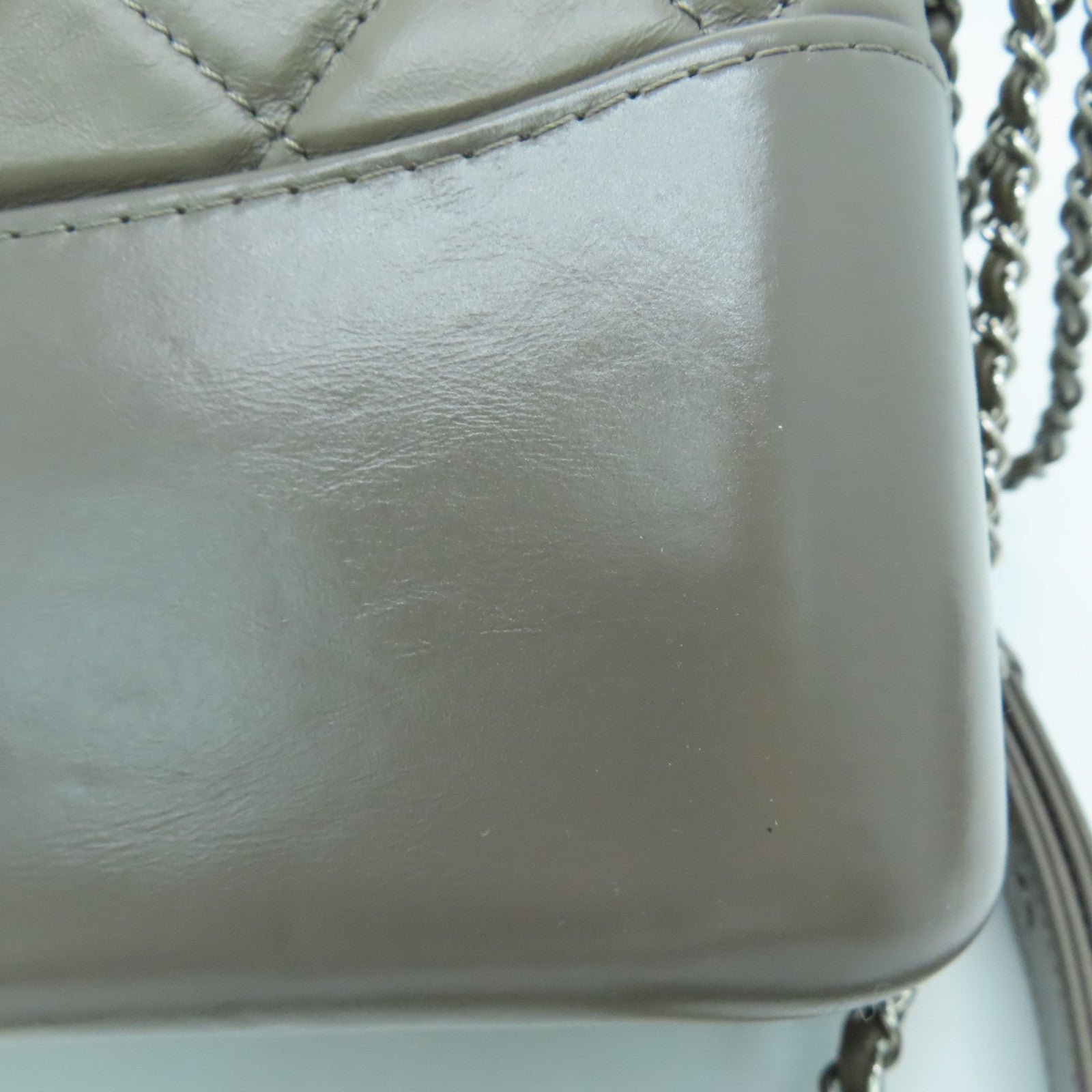 CHANEL 菱格Aged Calf皮革Gabrielle肩背袋灰色