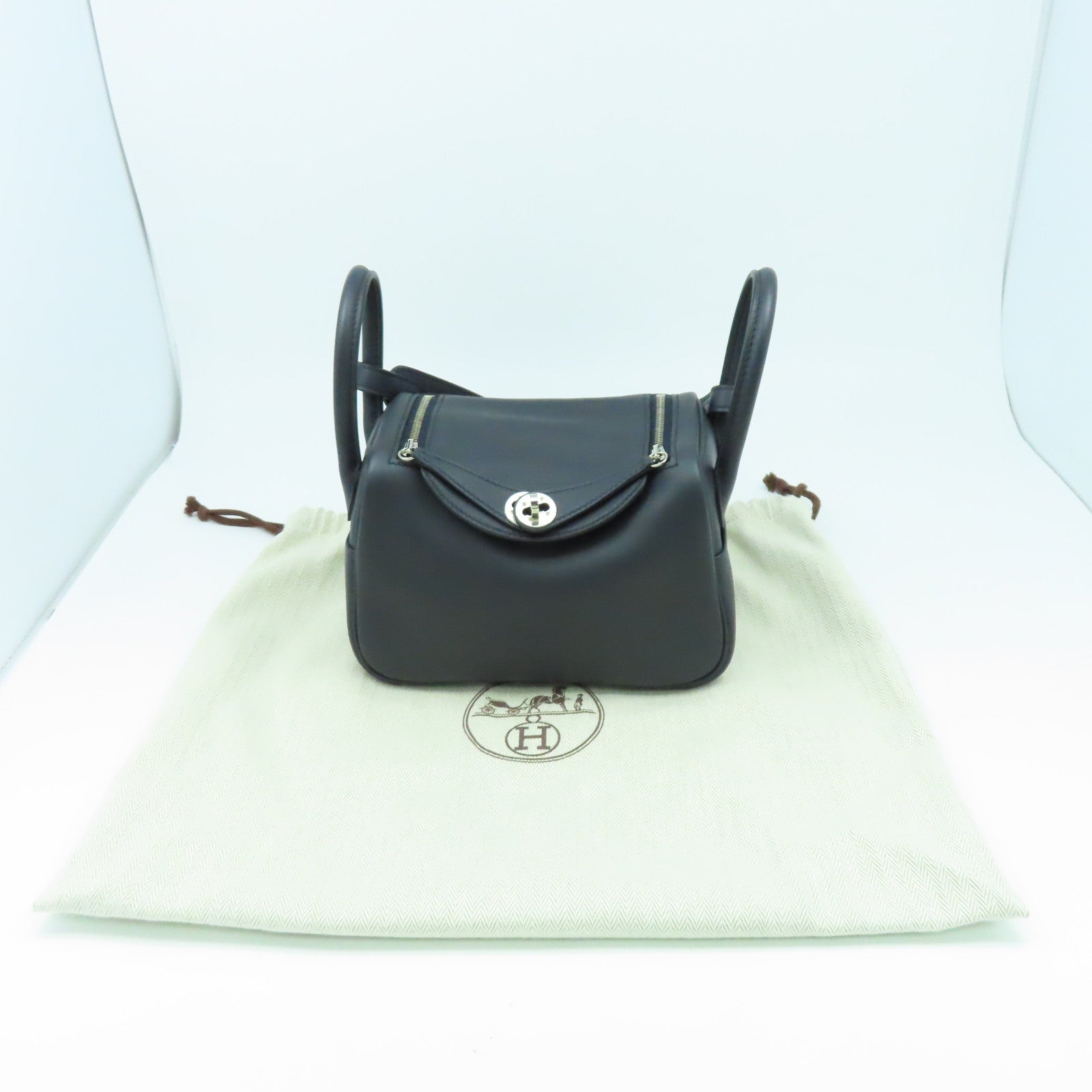 HERMES Swift皮革Mini Lindy銀扣肩背袋黑色