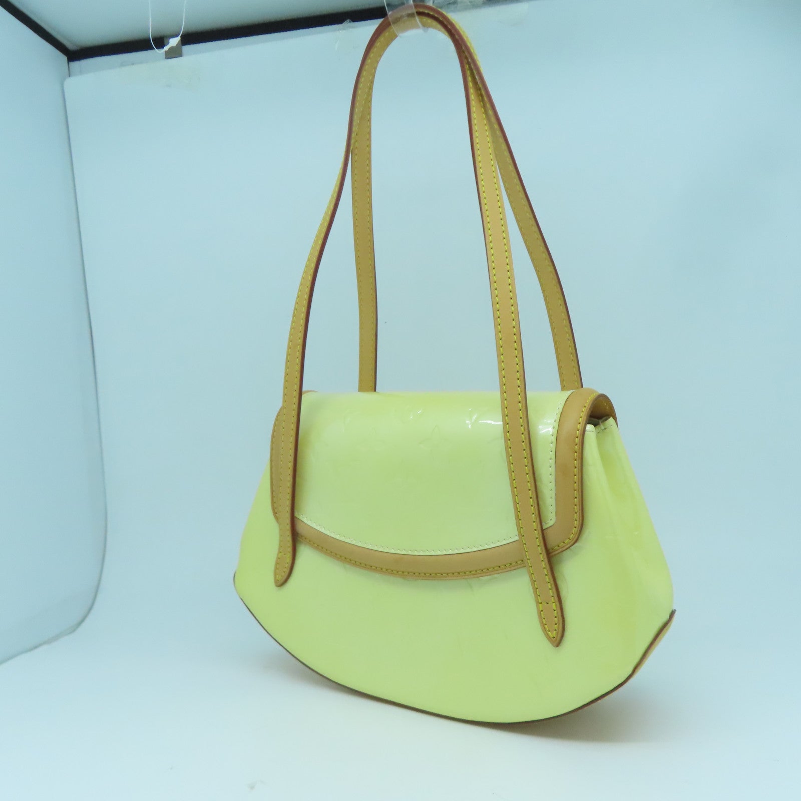 LOUIS VUITTON Vernis Biscayne金扣肩背袋黃色