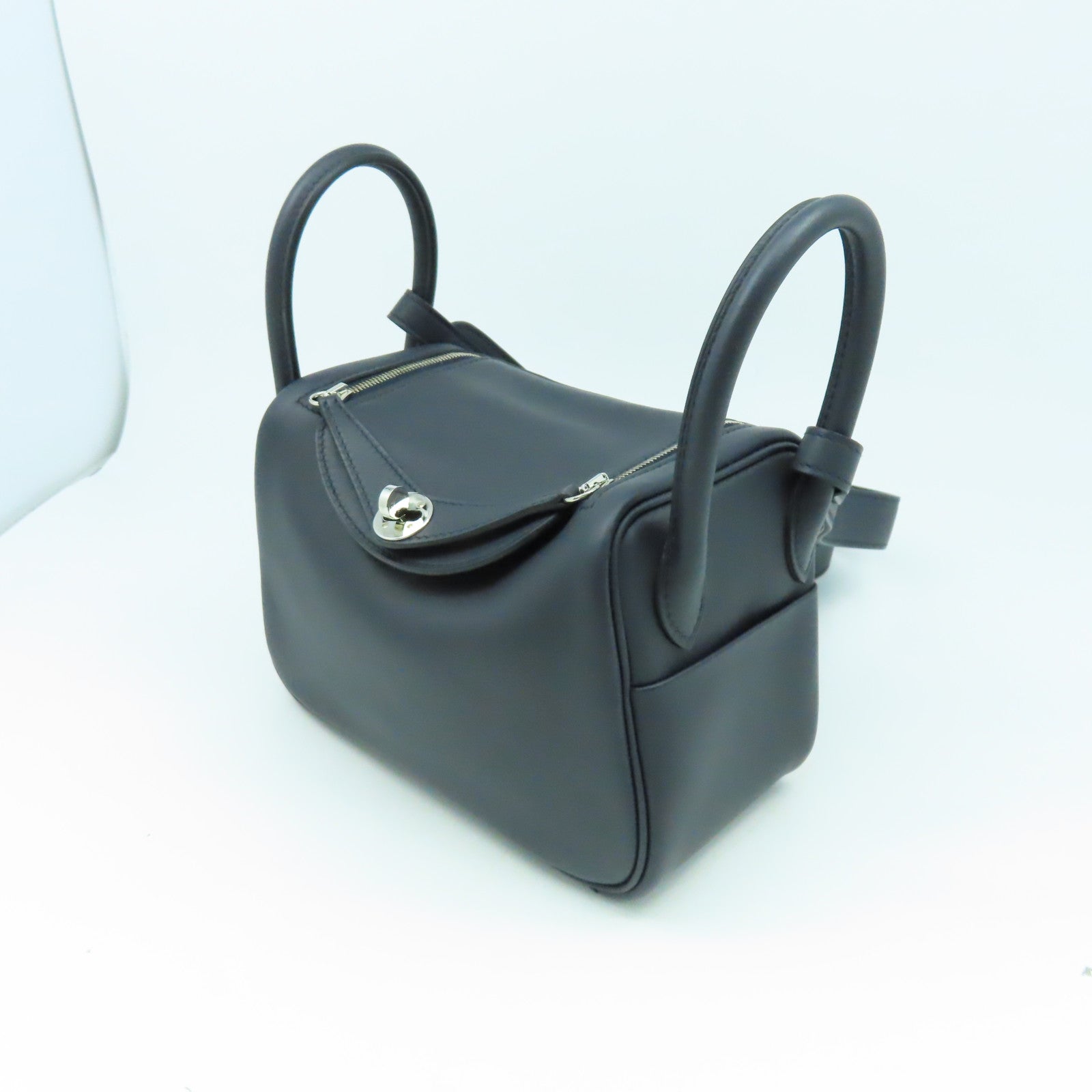 HERMES Swift皮革Mini Lindy銀扣肩背袋黑色