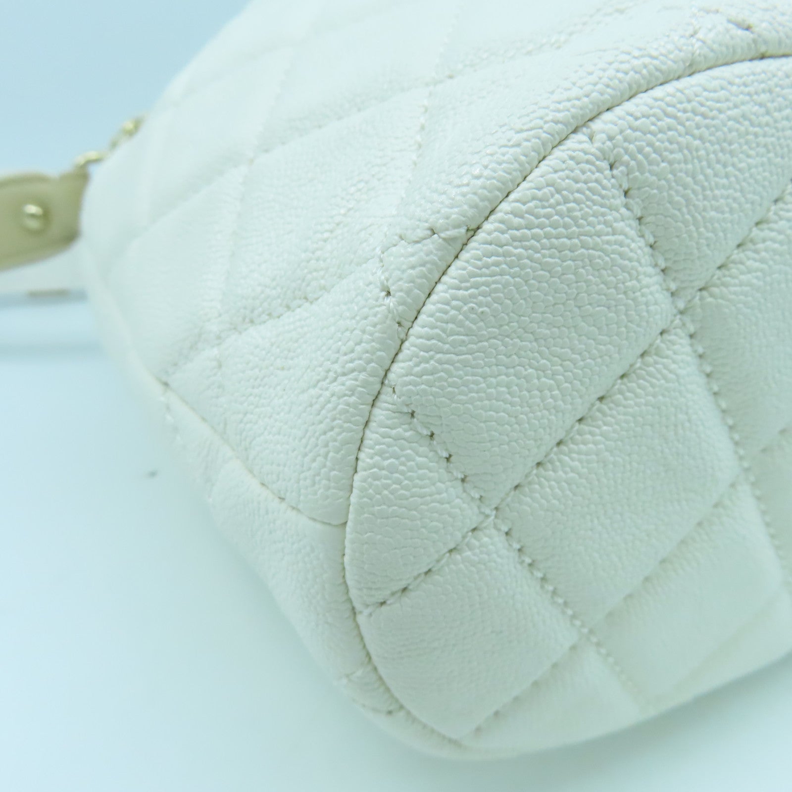 CHANEL 菱格Caviar皮革Shoulder Bag金扣肩背袋白色
