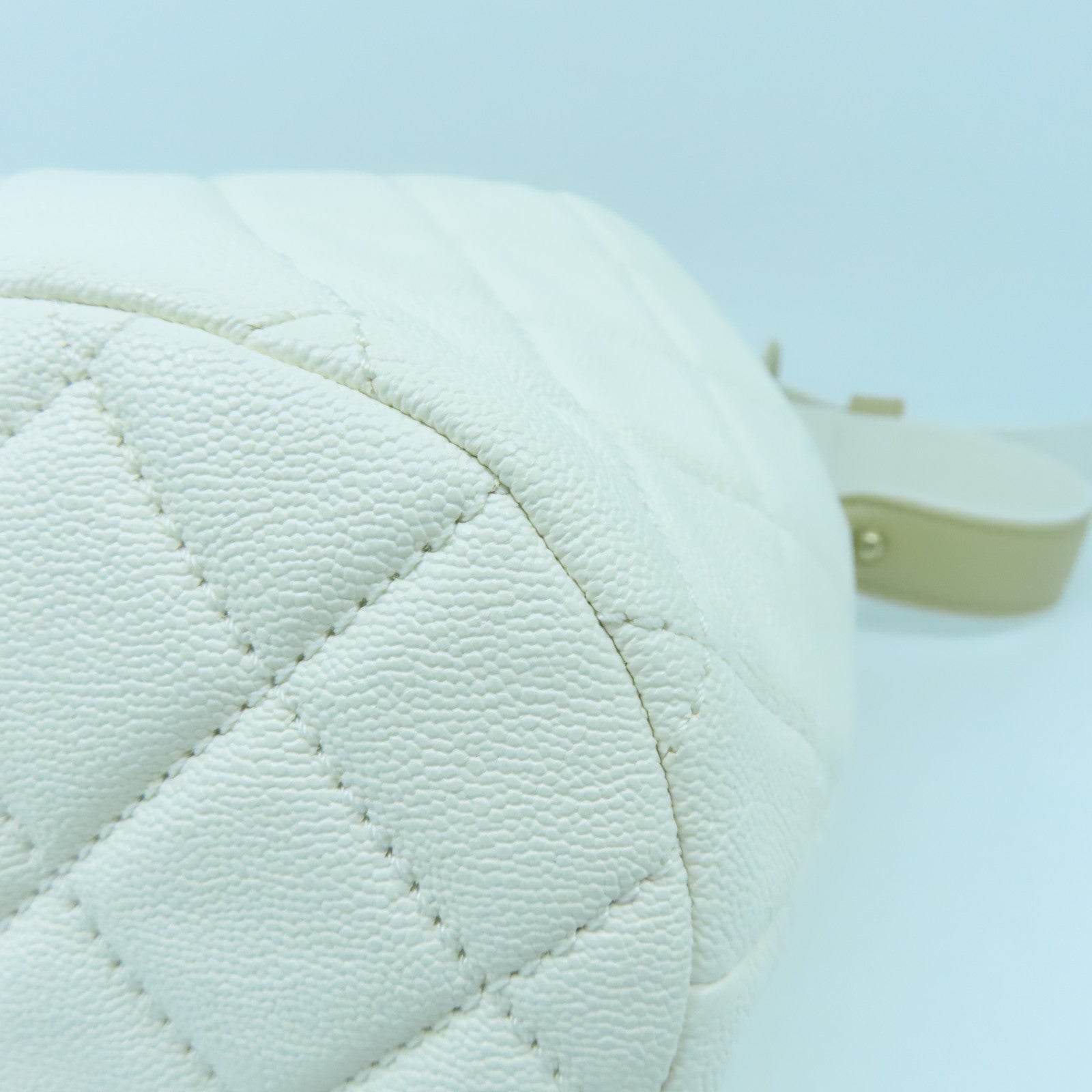 CHANEL 菱格Caviar皮革Shoulder Bag金扣肩背袋白色