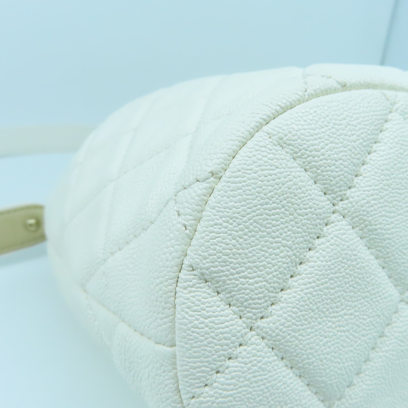 CHANEL 菱格Caviar皮革Shoulder Bag金扣肩背袋白色