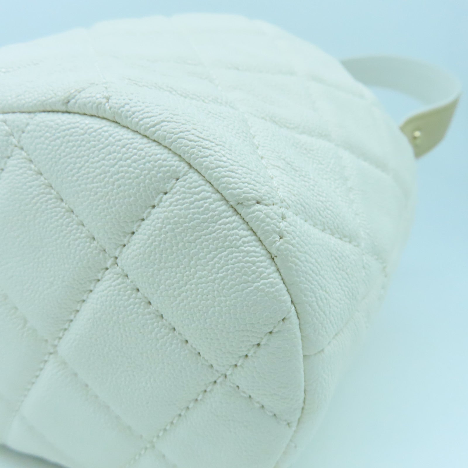 CHANEL 菱格Caviar皮革Shoulder Bag金扣肩背袋白色