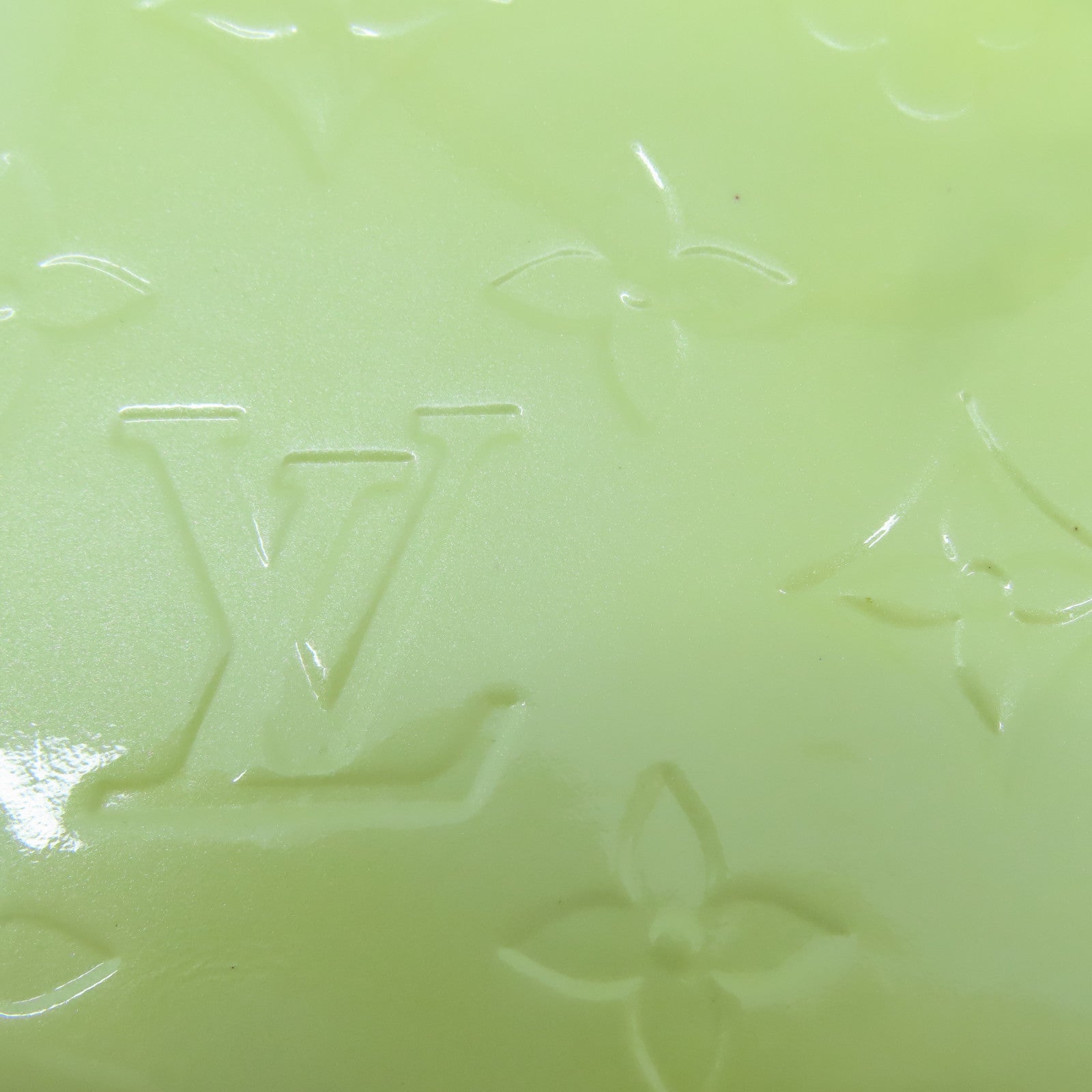 LOUIS VUITTON Vernis Biscayne金扣肩背袋黃色