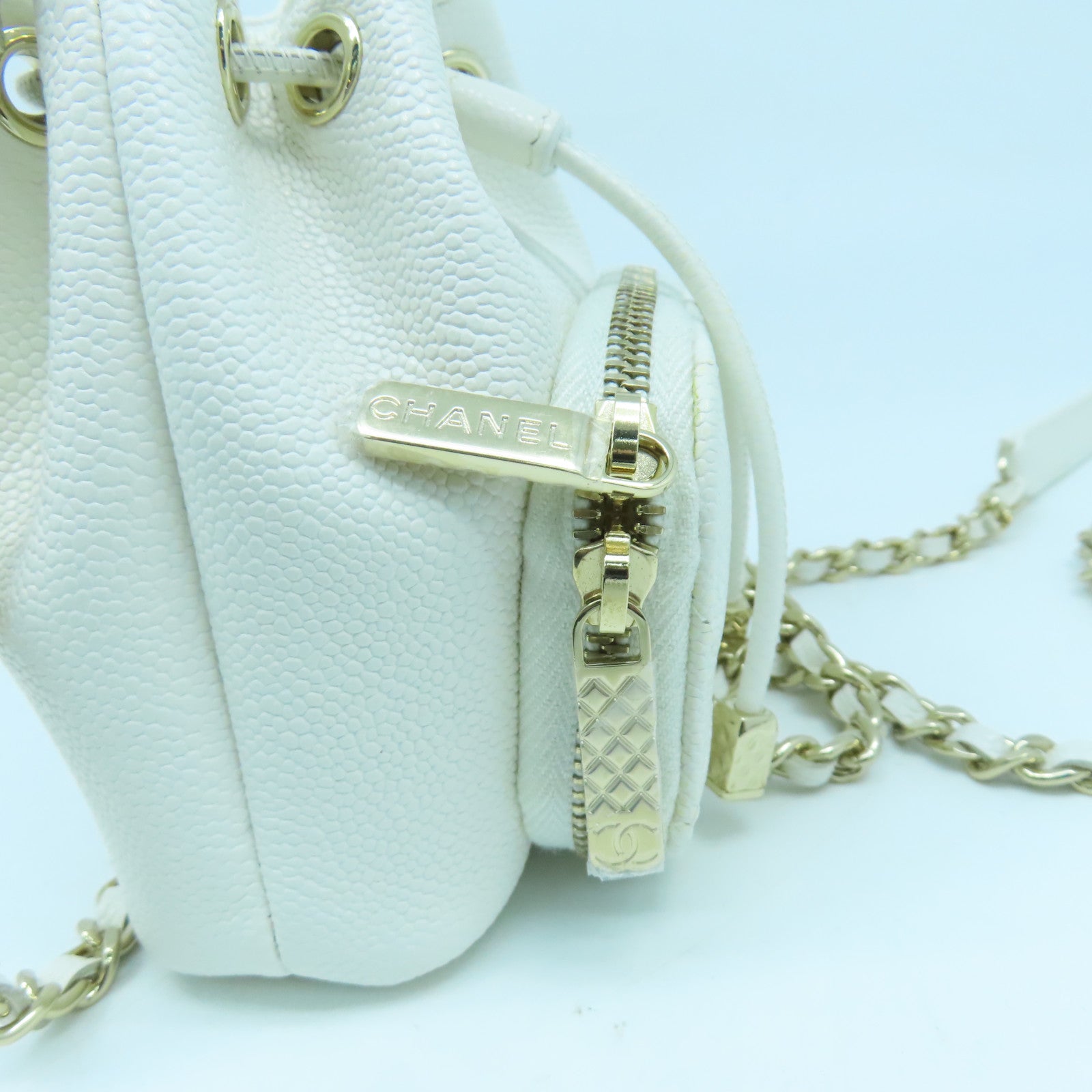 CHANEL 菱格Caviar皮革Hobo Mini Bag金扣鏈帶肩背袋白色