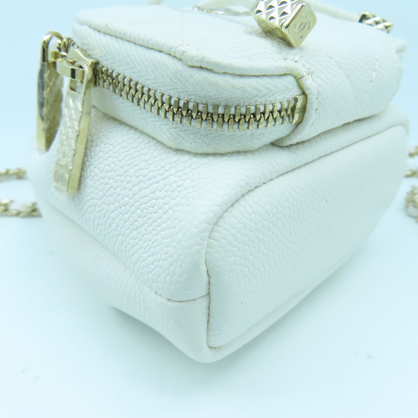 CHANEL 菱格Caviar皮革Hobo Mini Bag金扣鏈帶肩背袋白色