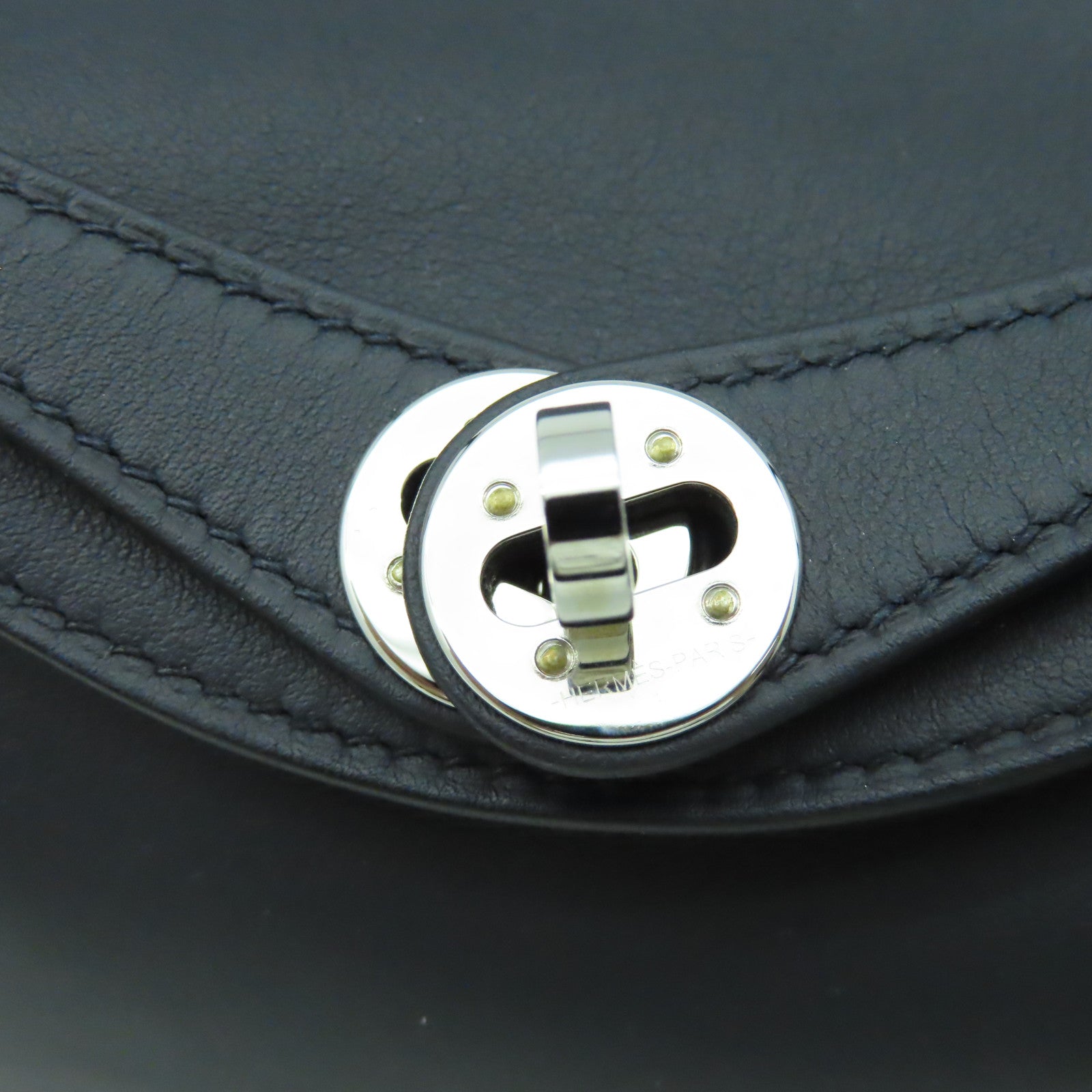 HERMES Swift皮革Mini Lindy銀扣肩背袋黑色
