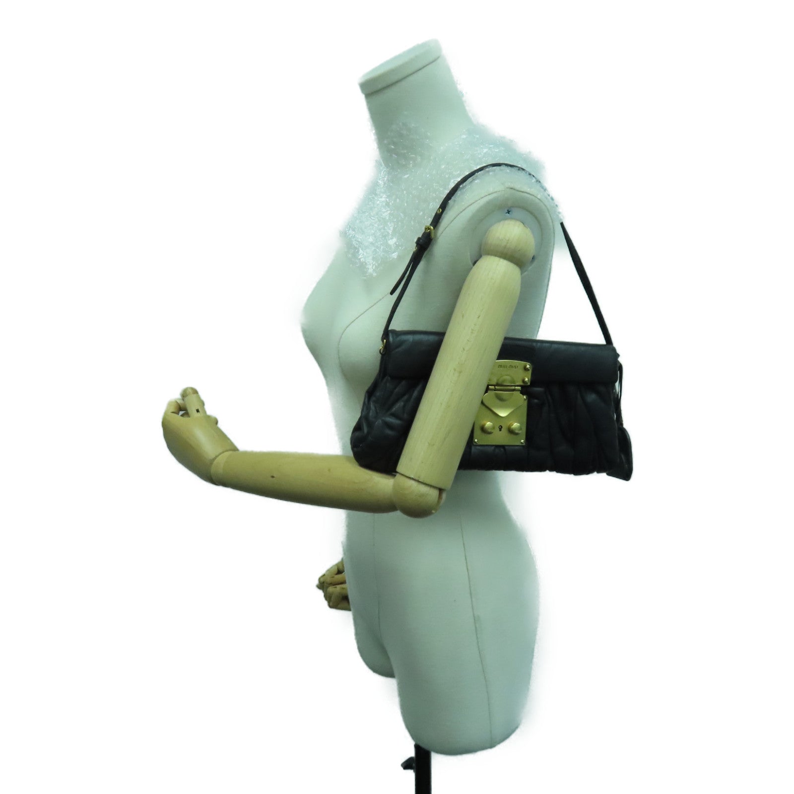 Miu Miu 皮革Shoulder Bag金扣肩背袋肩背袋黑色