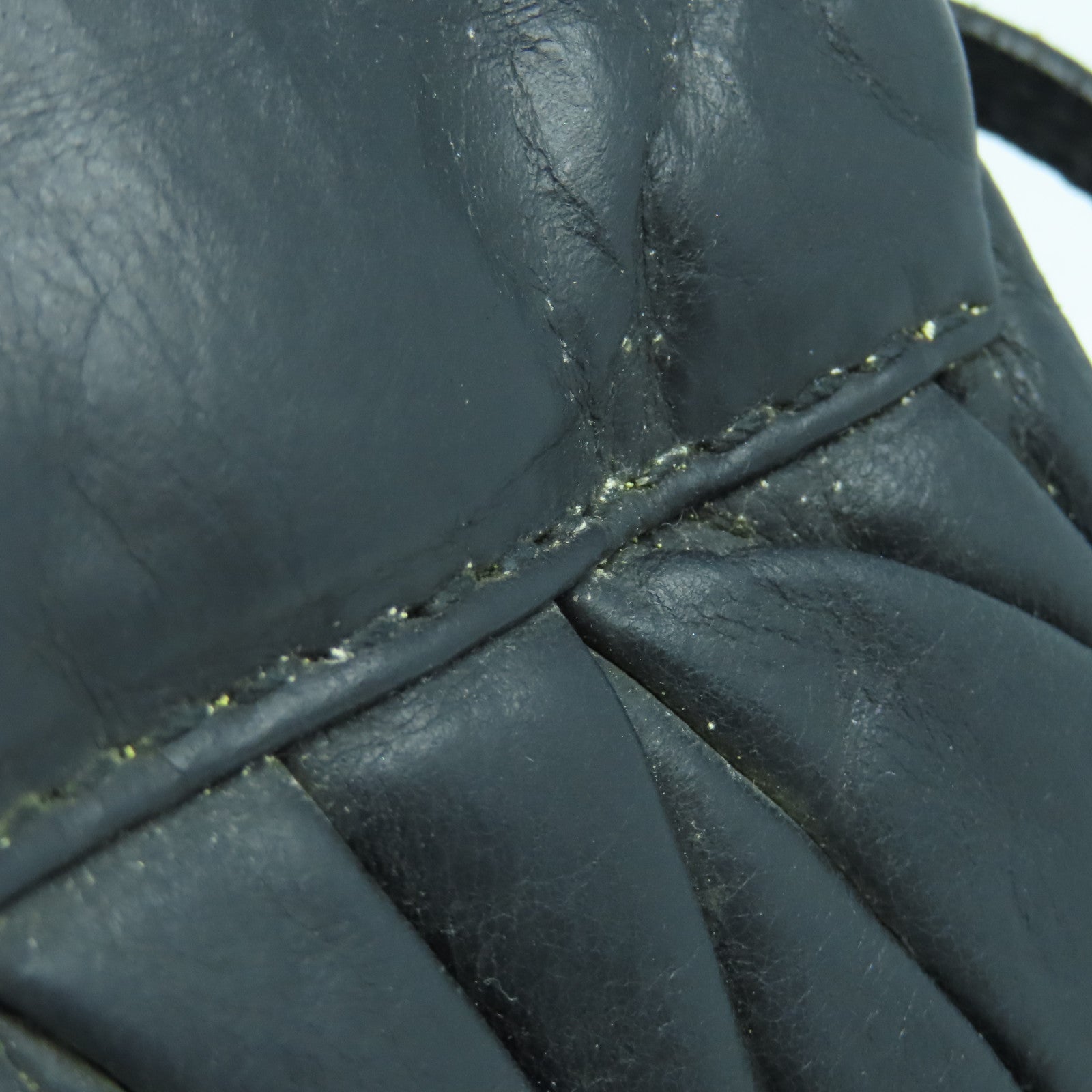 Miu Miu 皮革Shoulder Bag金扣肩背袋肩背袋黑色