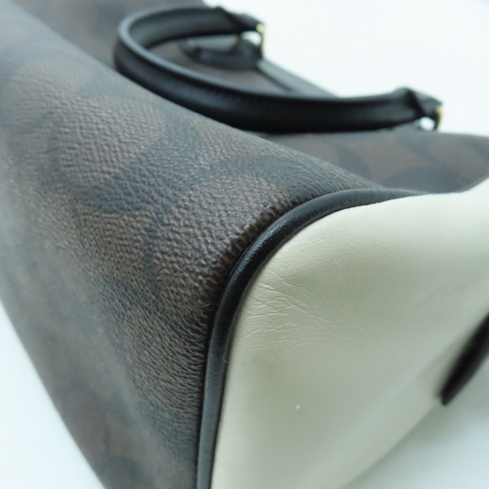 COACH PVC 2 Way Shoulder金扣手挽肩背兩用袋啡色/白色