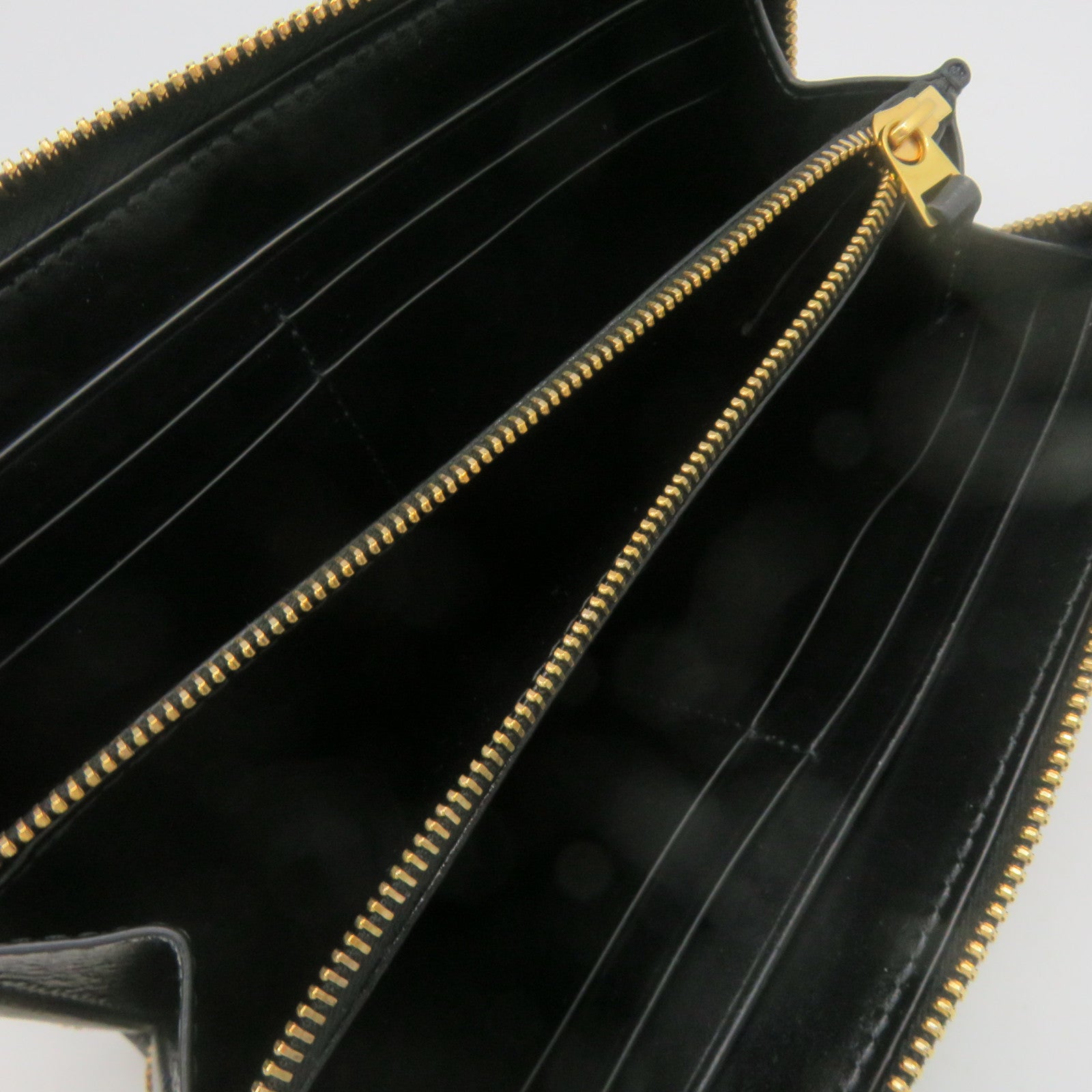 BOTTEGA VENETA Textured Leather Zipper Long wallet Black