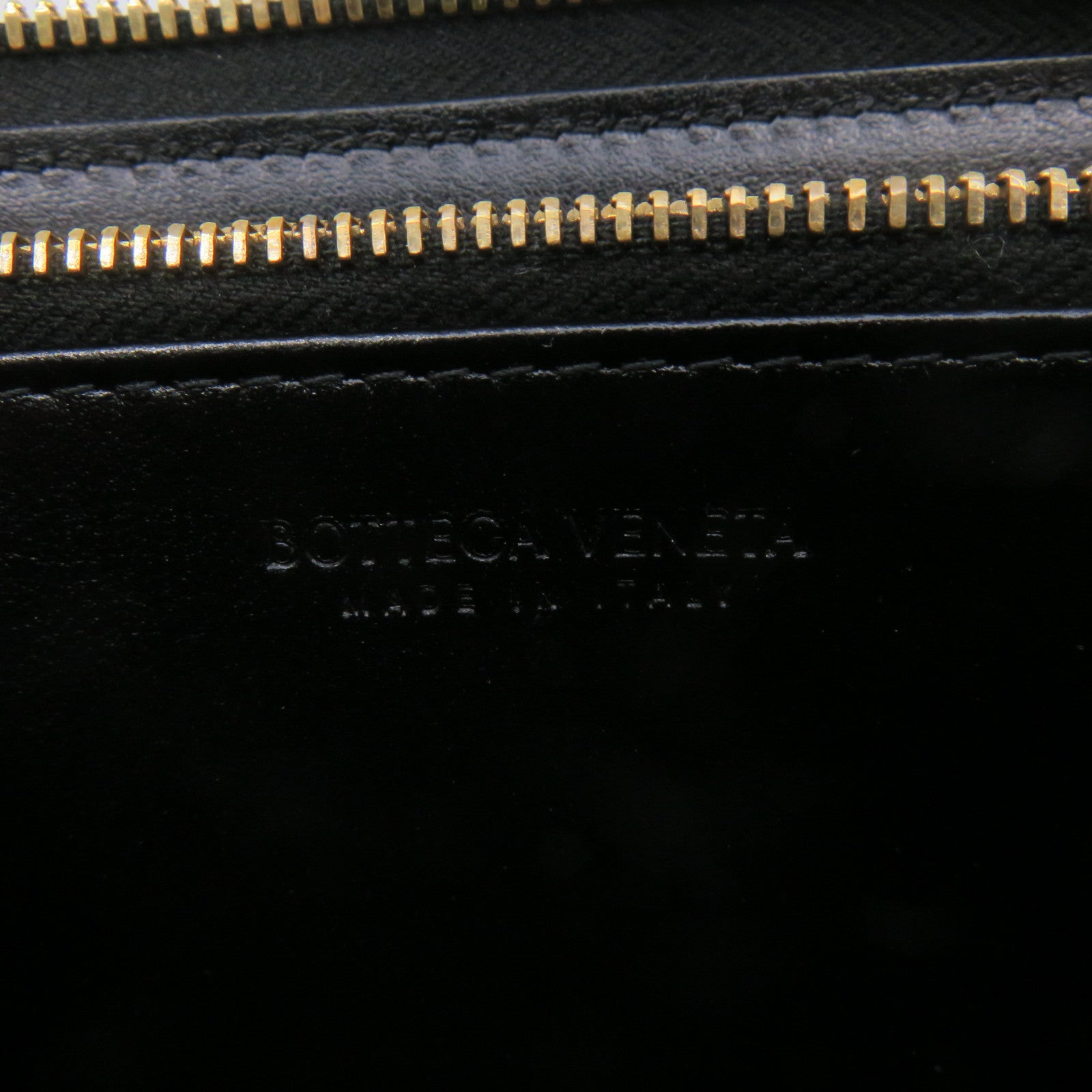 BOTTEGA VENETA Textured Leather Zipper Long wallet Black