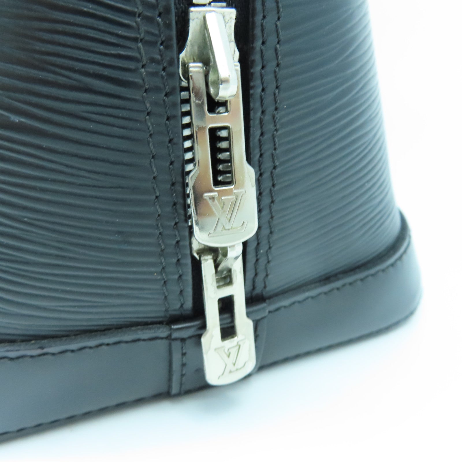 LOUIS VUITTON Epi Alma PM銀扣手挽袋黑色
