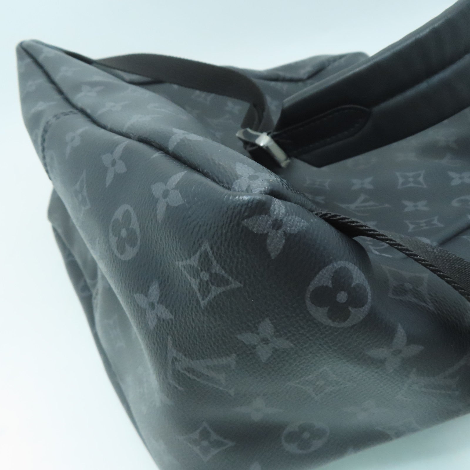 LOUIS VUITTON Monogram Eclipse Discovery PM銀扣背包黑色