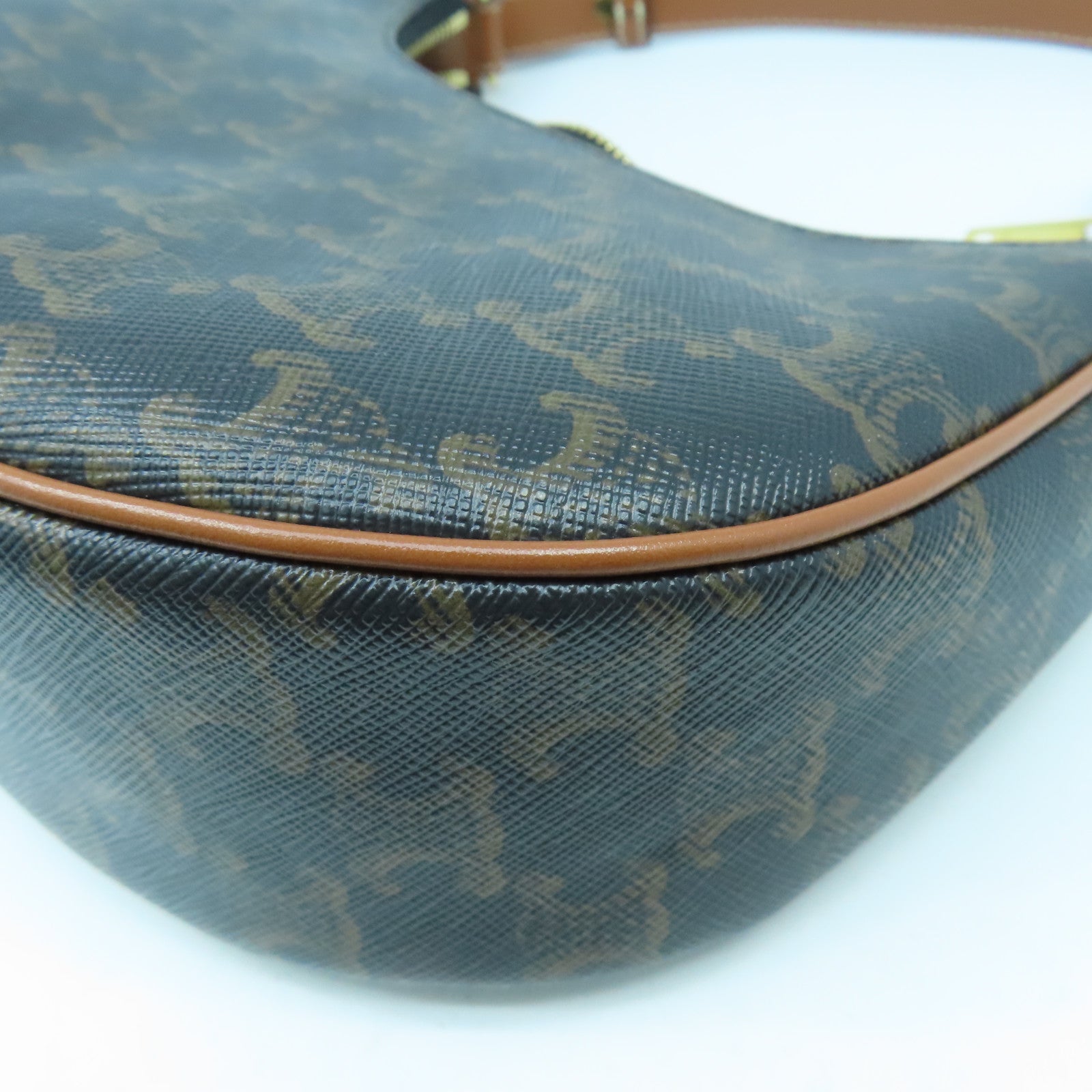CELINE 塗層帆布Ava Bag金扣肩背袋啡色