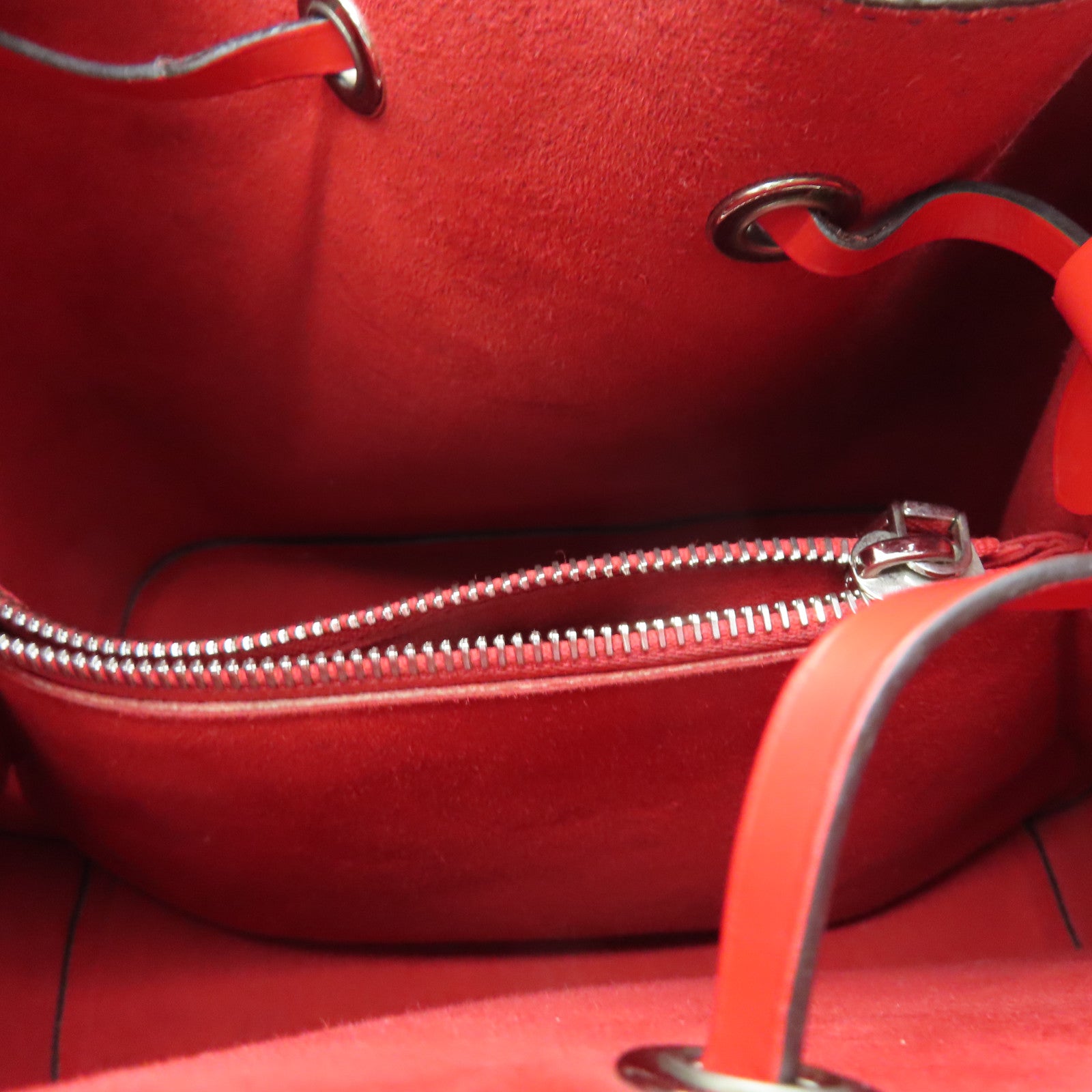 LOUIS VUITTON Epi Neo Noe MM銀扣肩背袋藍色/紅色