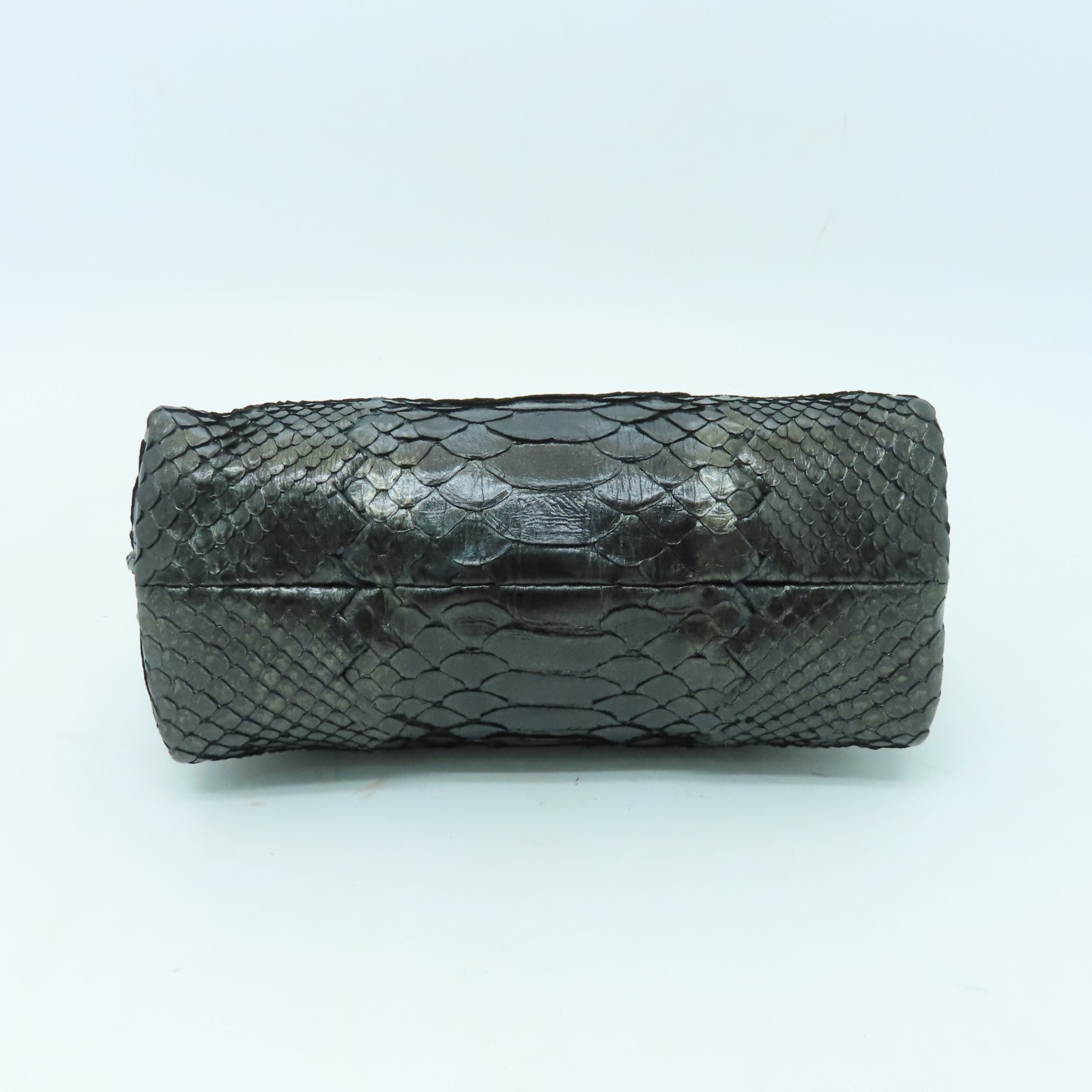 BOTTEGA VENETA 【激減優惠】蛇皮皮革Clutch Bag銀扣手拿包黑色/灰色