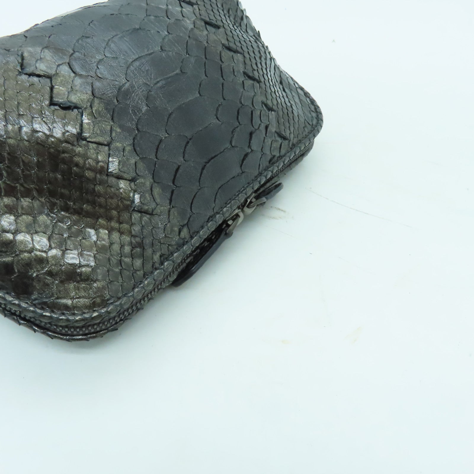 BOTTEGA VENETA 【激減優惠】蛇皮皮革Clutch Bag銀扣手拿包黑色/灰色