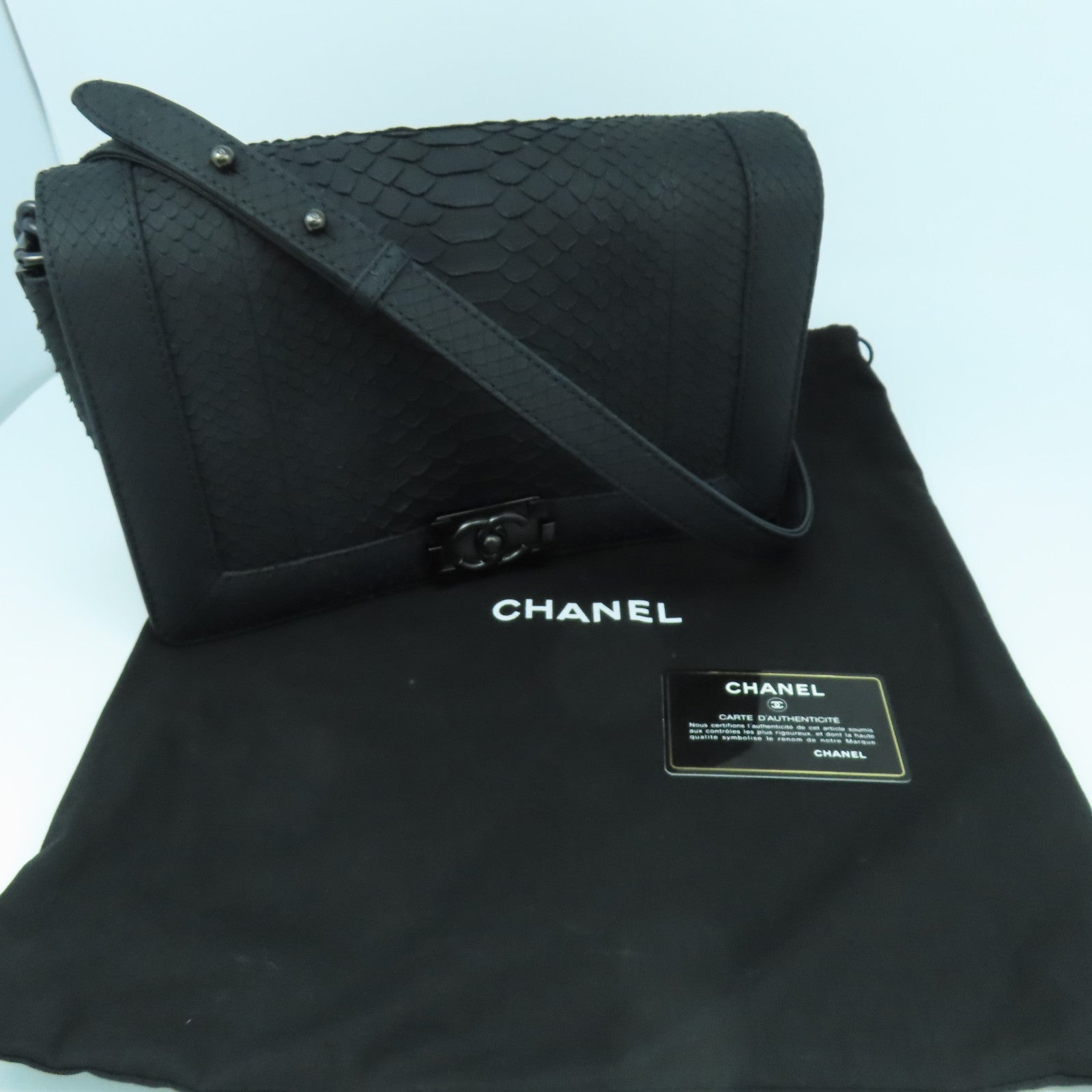 CHANEL 蛇皮皮革Boy Chain Shoulder黑扣鏈帶肩背袋黑色