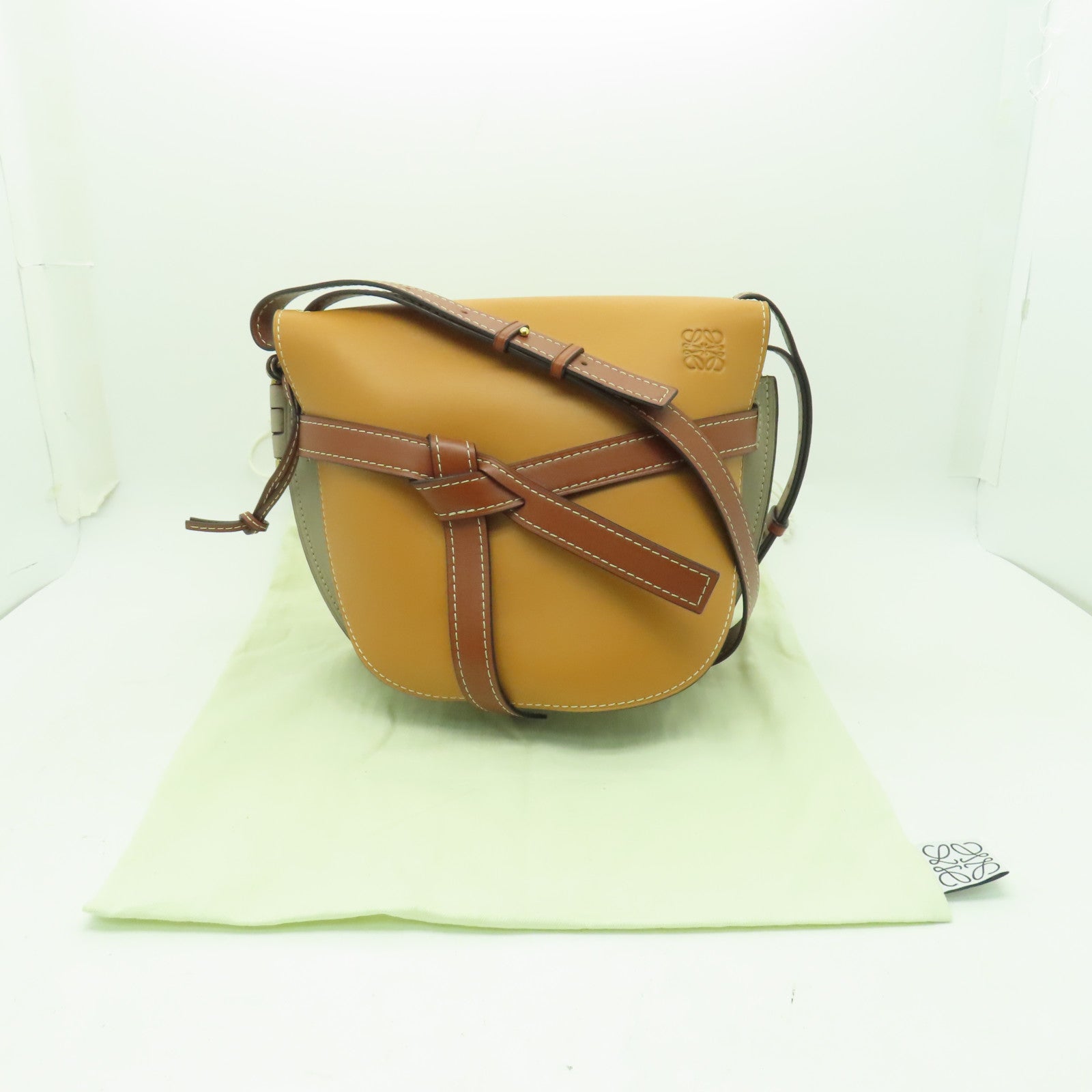 LOEWE 牛皮皮革Gate金扣肩背袋啡色/灰色