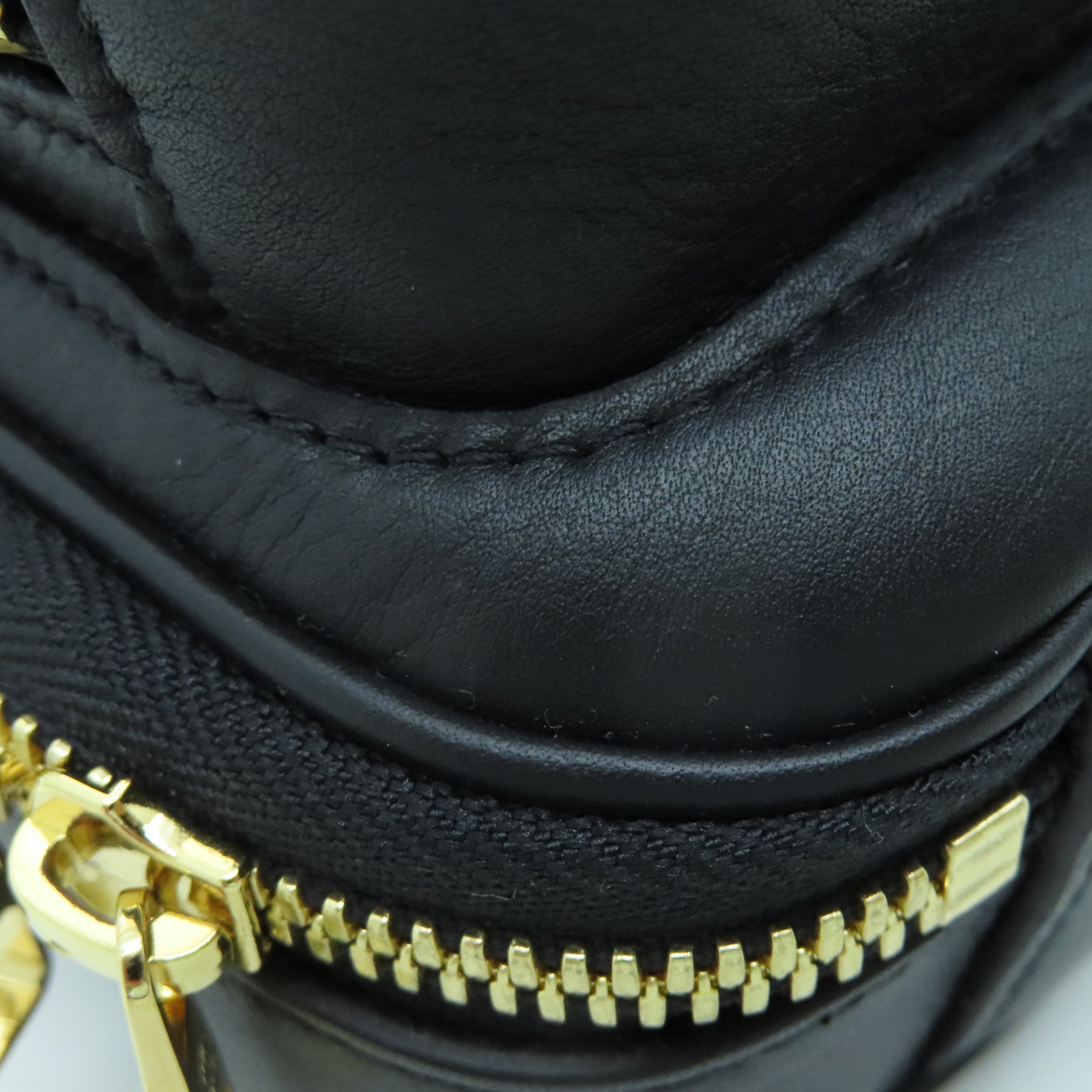 LOUIS VUITTON 牛皮皮革Utility Crossbody金扣肩背袋黑色