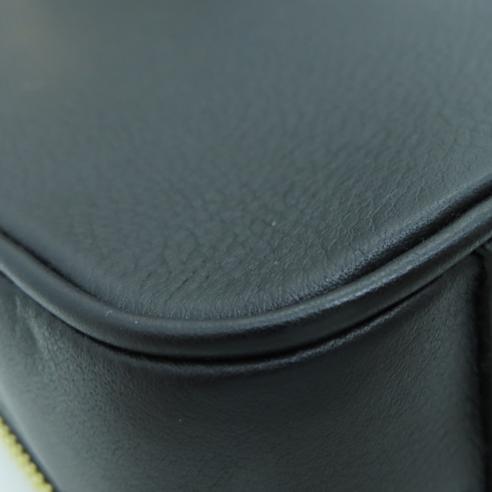 LOUIS VUITTON 牛皮皮革Utility Crossbody金扣肩背袋黑色