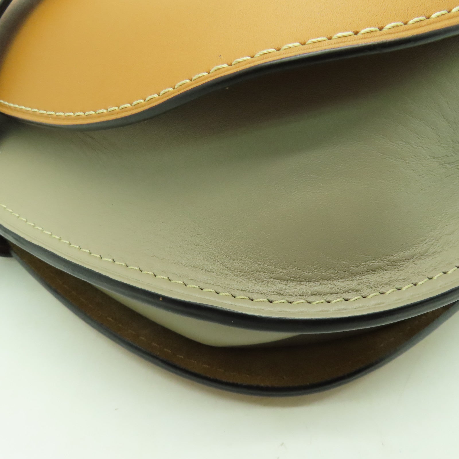 LOEWE 牛皮皮革Gate金扣肩背袋啡色/灰色