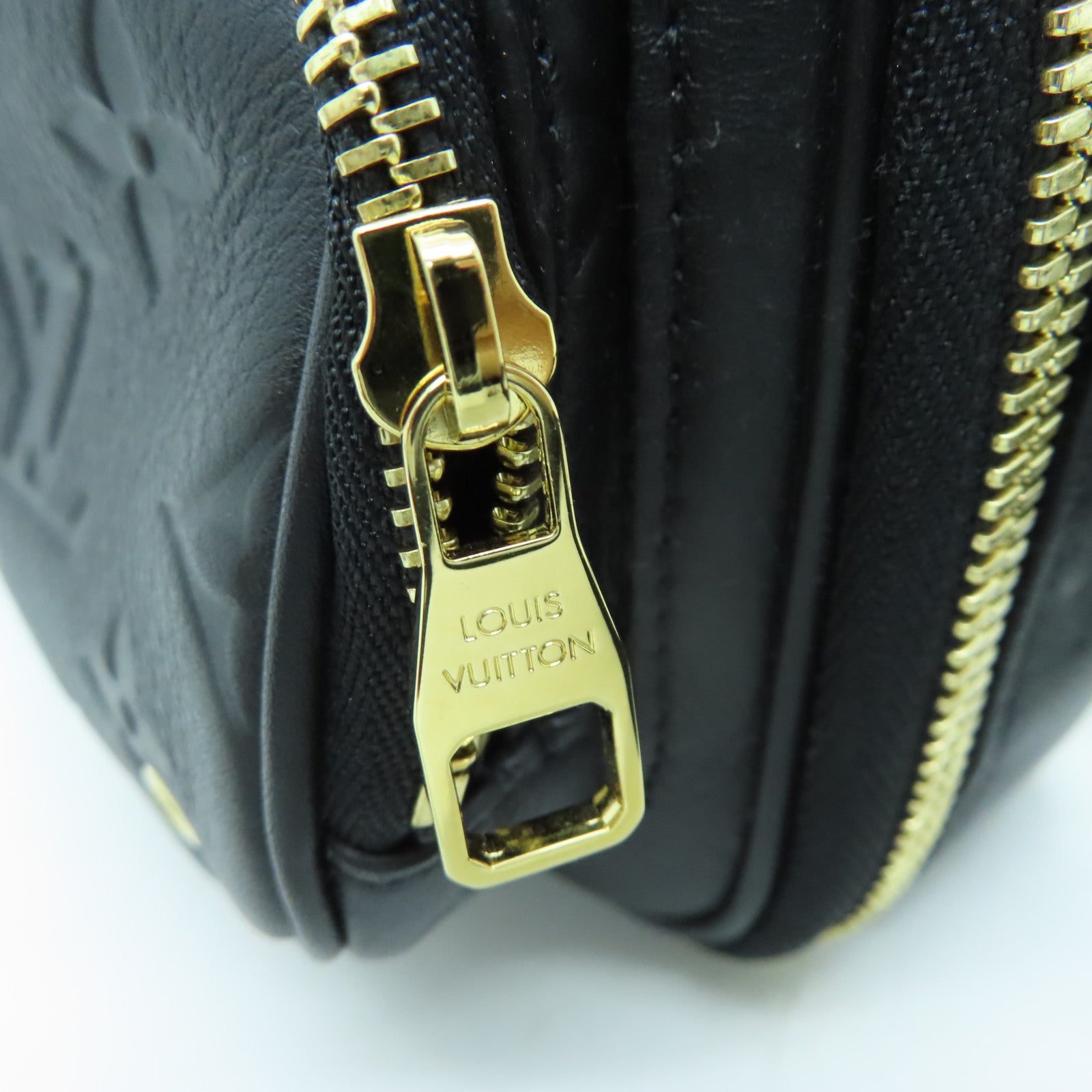 LOUIS VUITTON 牛皮皮革Utility Crossbody金扣肩背袋黑色