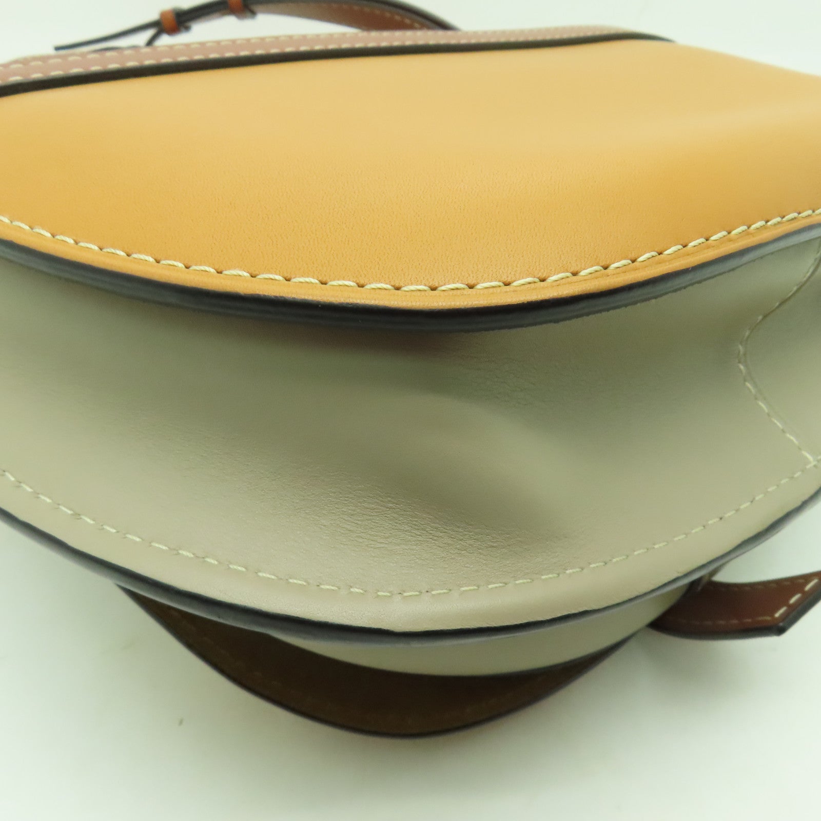 LOEWE 牛皮皮革Gate金扣肩背袋啡色/灰色