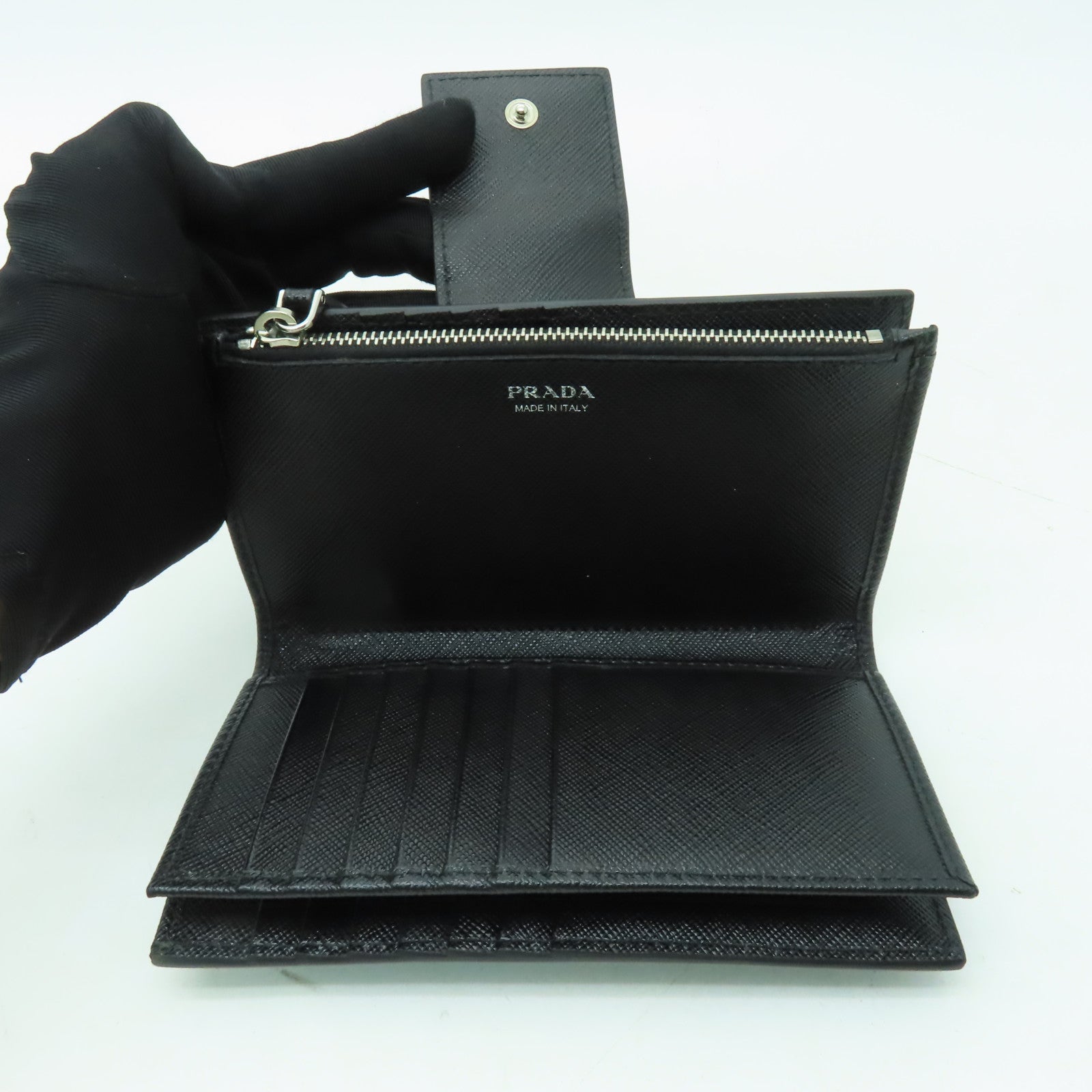 PRADA Saffiano皮革Wallet銀扣長錢包黑色