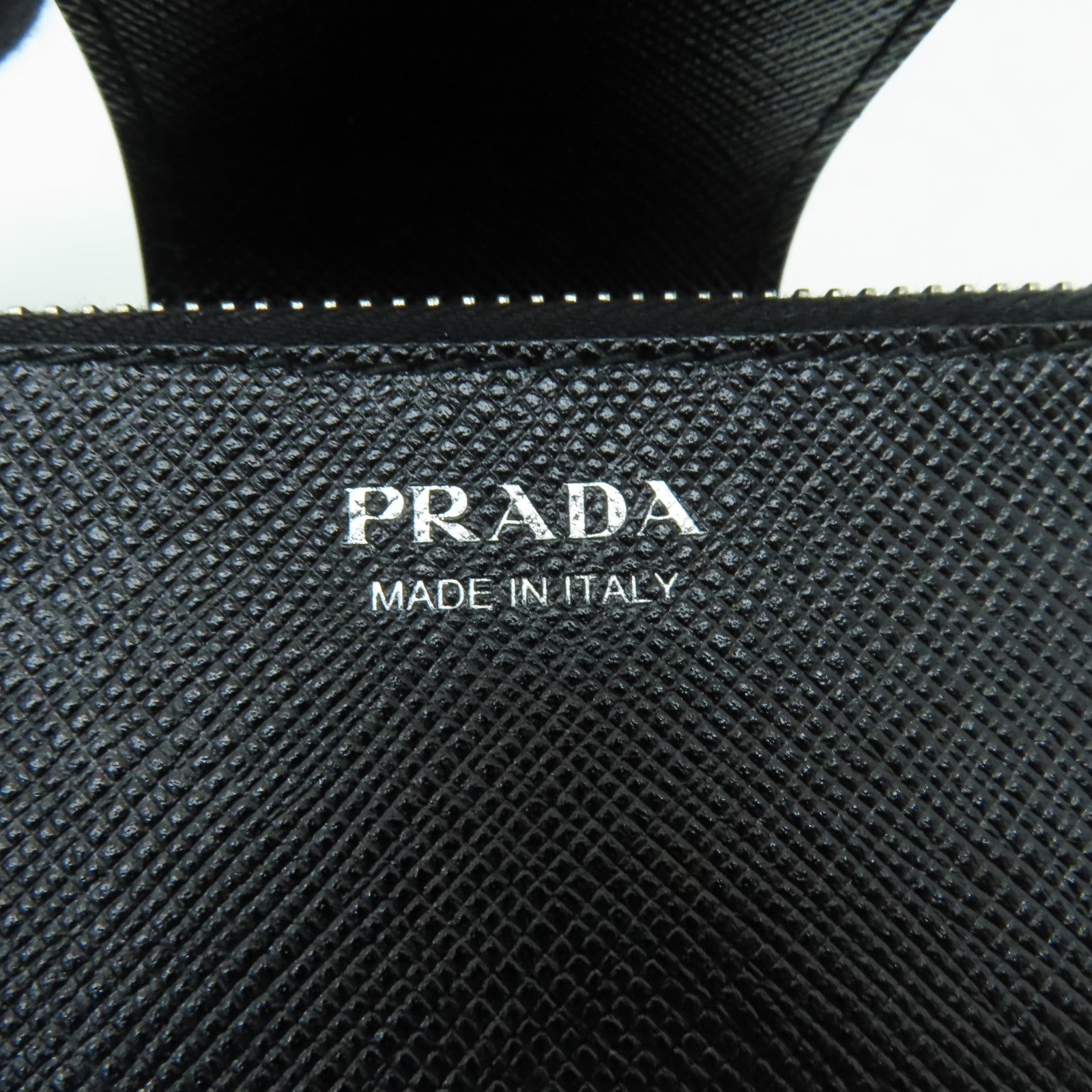 PRADA Saffiano皮革Wallet銀扣長錢包黑色