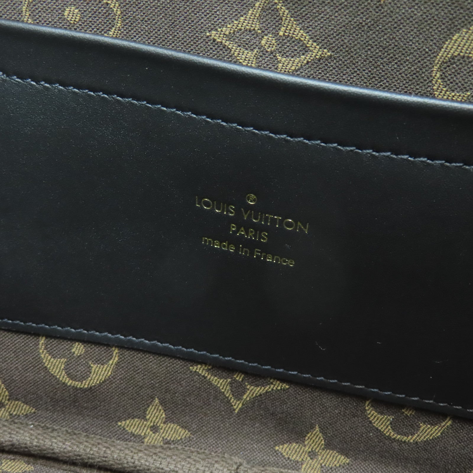 LOUIS VUITTON 牛皮皮革Utility Crossbody金扣肩背袋黑色