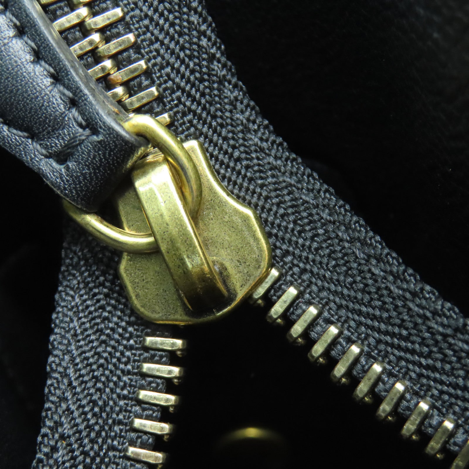 CELINE 牛皮皮革Micro Luggage金扣手挽袋白色/黑色/绿色