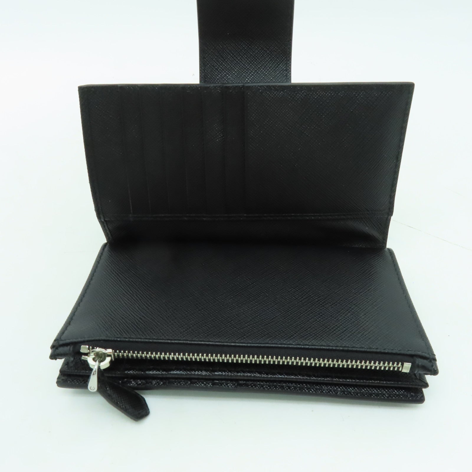 PRADA Saffiano皮革Wallet銀扣長錢包黑色