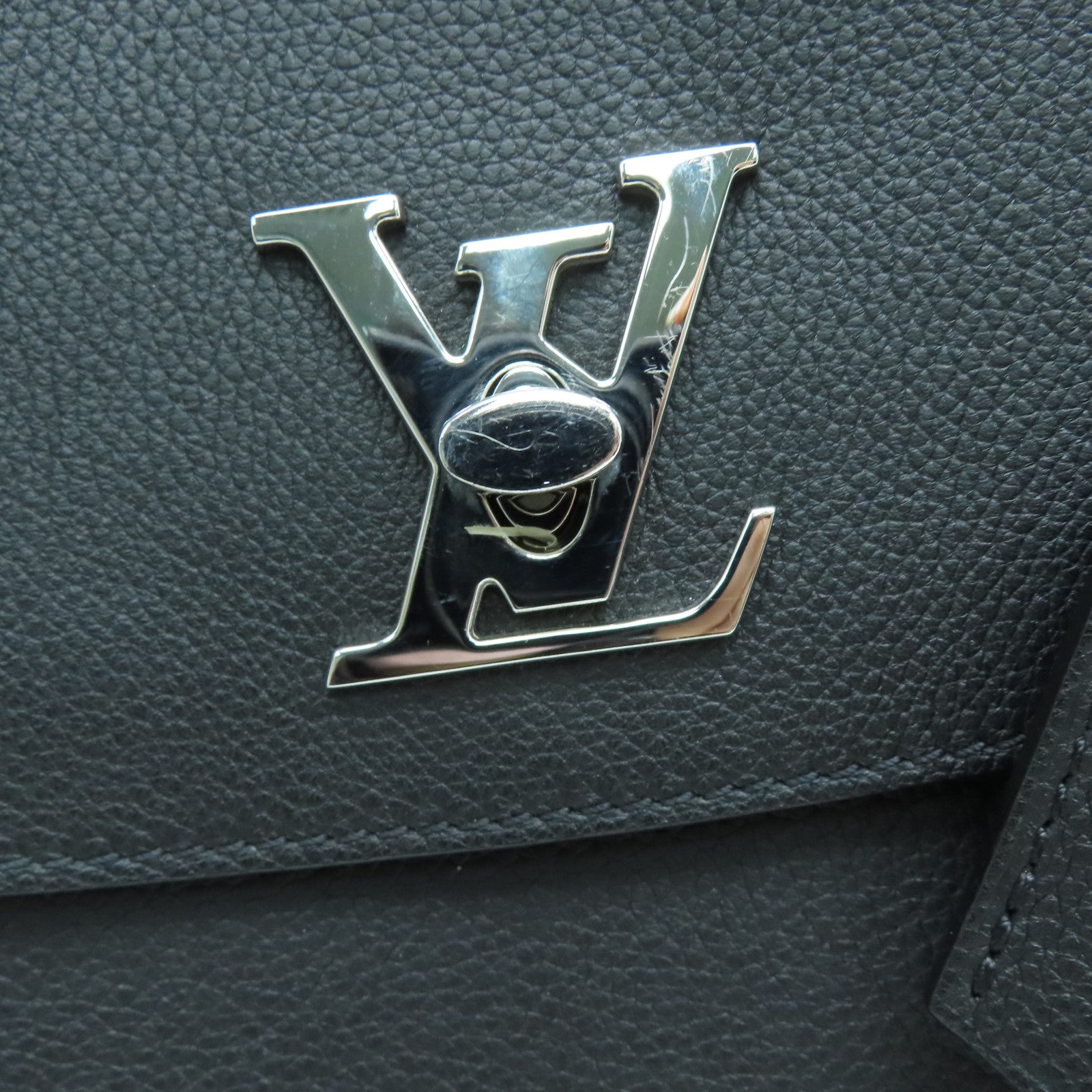 LOUIS VUITTON 牛皮皮革Lockme Ever BB银扣手挽肩背两用袋黑色