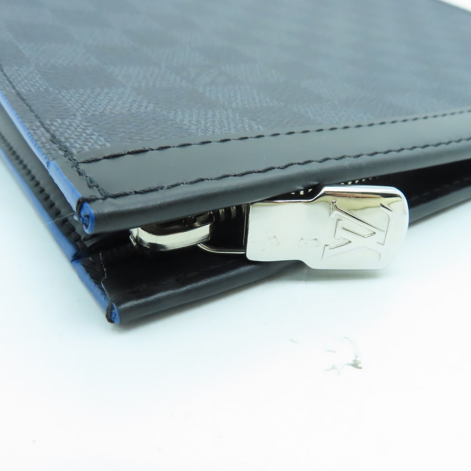 LOUIS VUITTON 【激減優惠】Damier Graphite Pochette Voyage銀扣手拿包黑色灰色