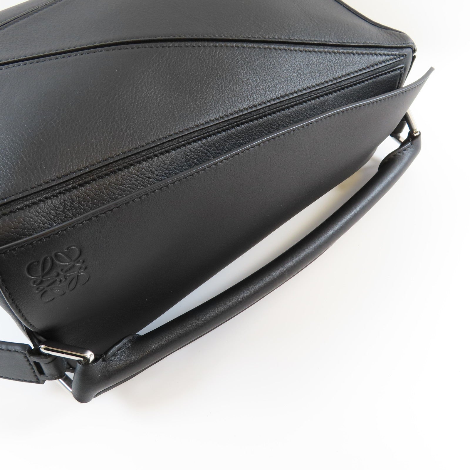 LOEWE 牛皮皮革Puzzle銀扣手挽肩背兩用袋黑色