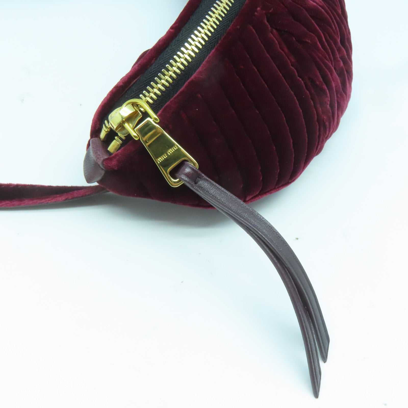 Miu Miu 天鵝絨Waist Bag金扣腰包酒紅色